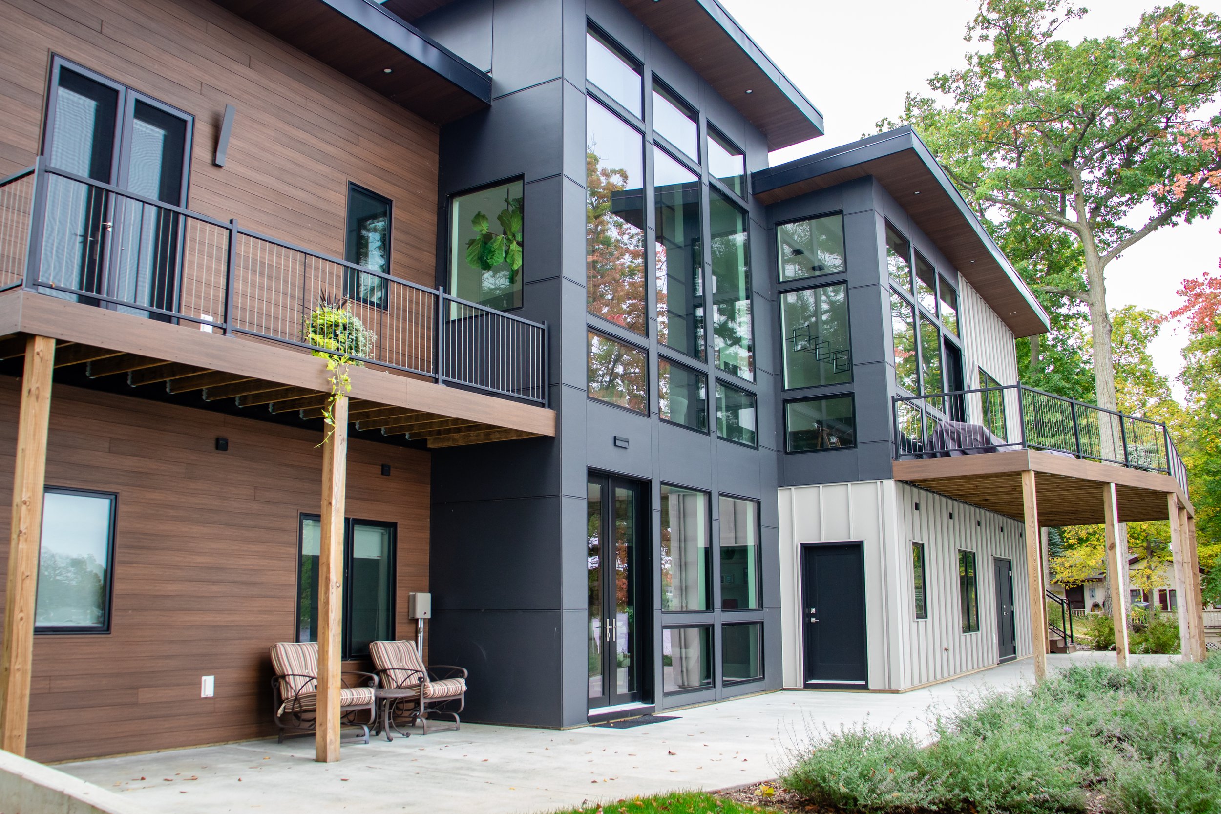 House Between Lakes