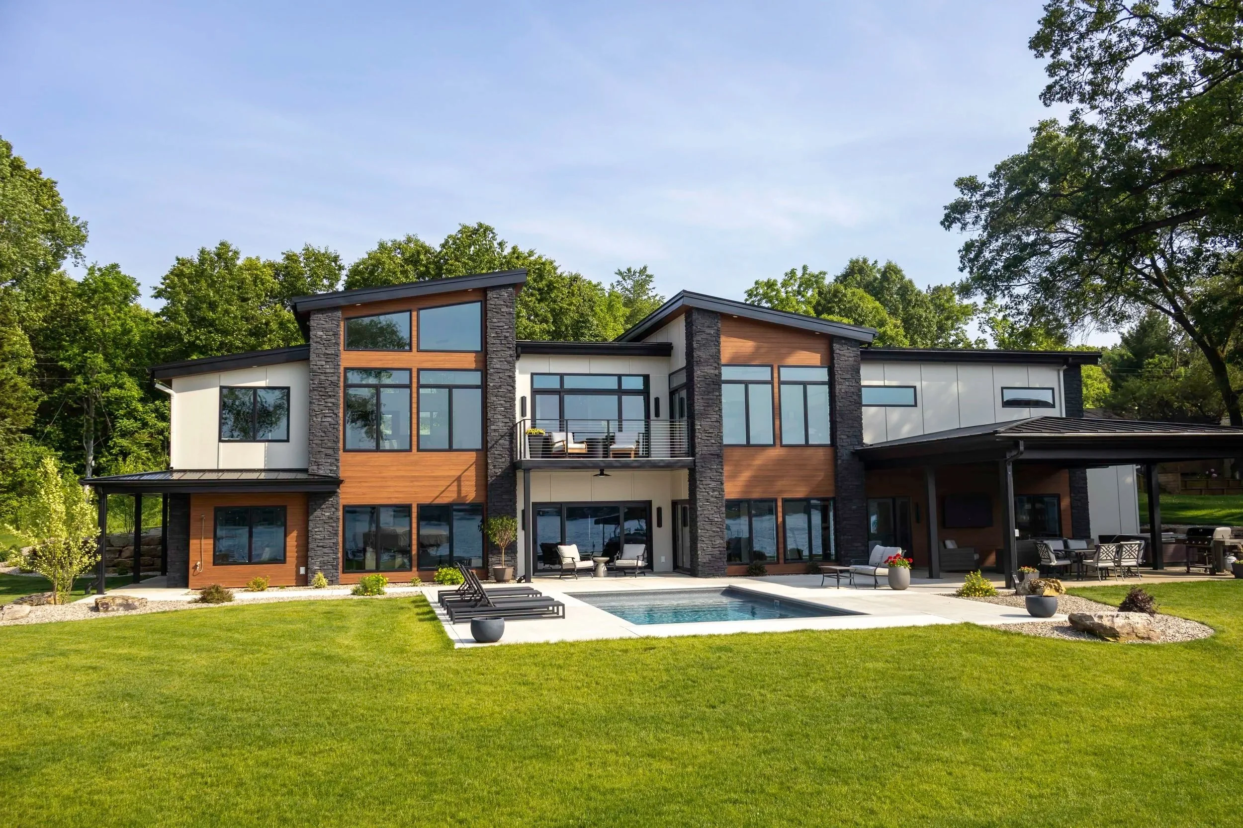 Modern Lakefront Living