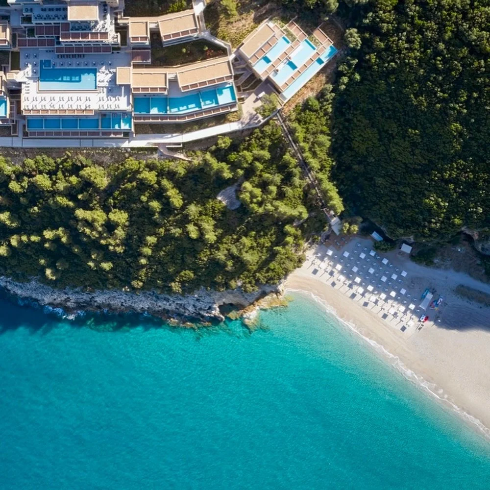 Versteckt zwischen bewaldeten H&uuml;geln, kleinen Badebuchten und dem tiefblauen Ionischen Meer liegt ein Ort, den selbst viele Griechenland-Liebhaber noch nicht kennen: das MarBella ELIX ✨🇬🇷

Genau das macht dieses Resort so besonders.

W&auml;hr
