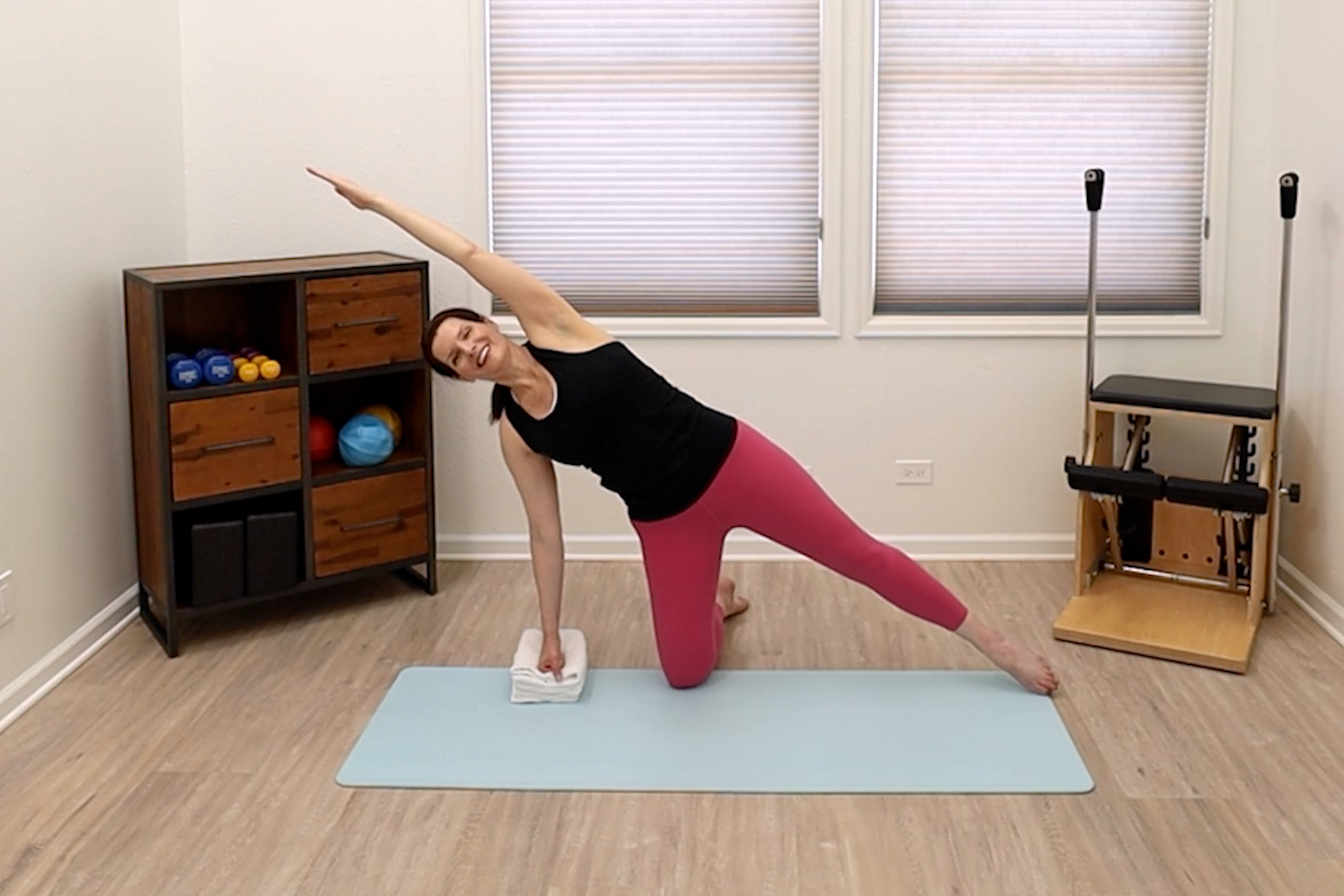 An image of Ashley Taylor, from one of the Taylor Pilates & Fitness online Pilates online Mat classes showing a Pilates Mat exercise.