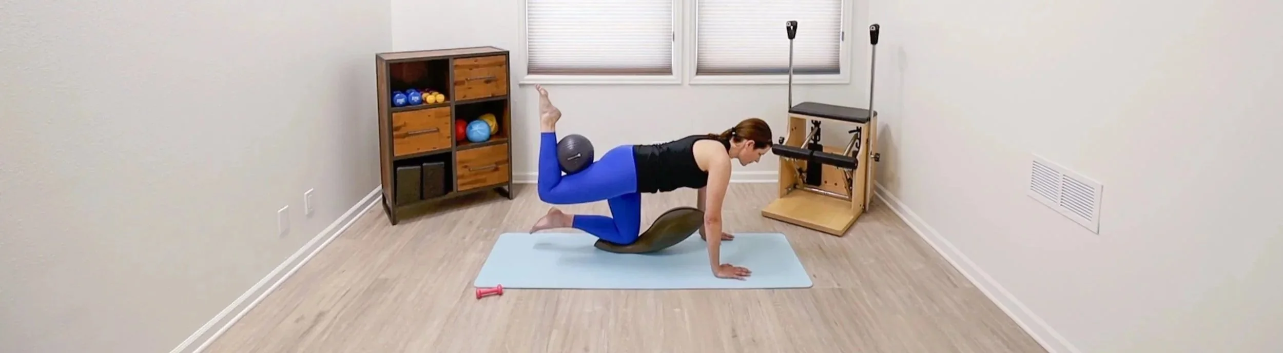 An image of Ashley Taylor, from one of the Taylor Pilates & Fitness online Pilates online Mat classes showing a Pilates Mat exercise.