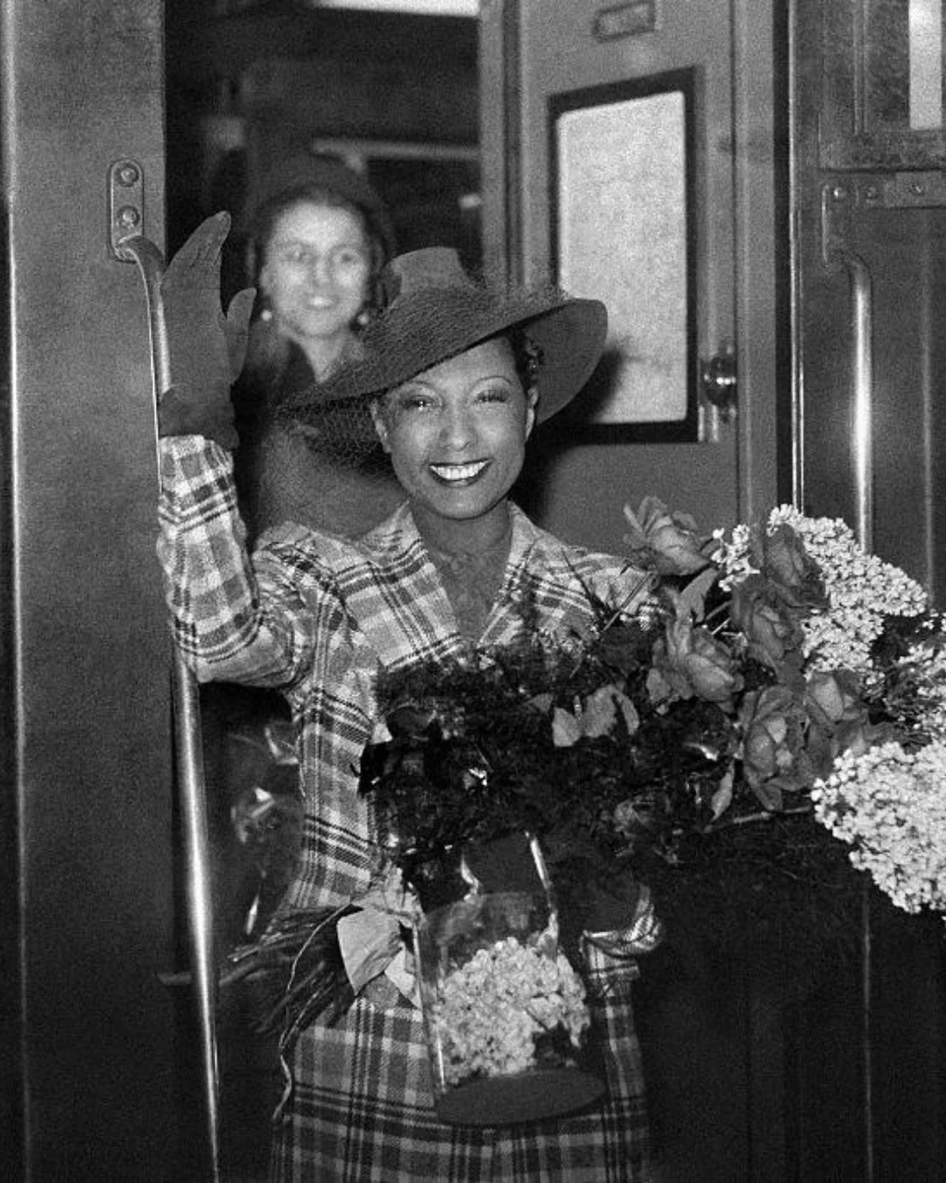 &ldquo;La haine n&rsquo;est pas une opinion, c&rsquo;est un d&eacute;lit.&rdquo;
 &mdash; Jos&eacute;phine Baker

Jos&eacute;phine Baker n&rsquo;&eacute;tait pas seulement une artiste.
Elle &eacute;tait une combattante.
Une voix contre le racisme.
Un