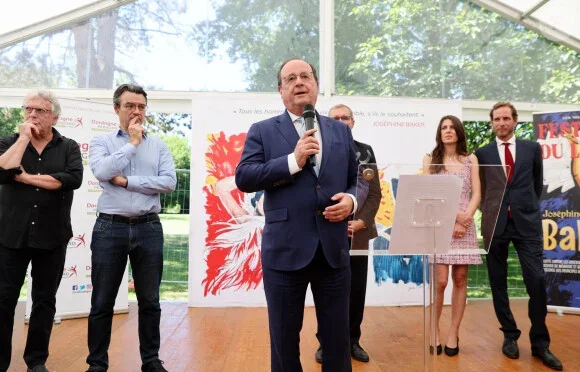 7461833-en-effet-francois-hollande-etait-venu-580x0-3.webp