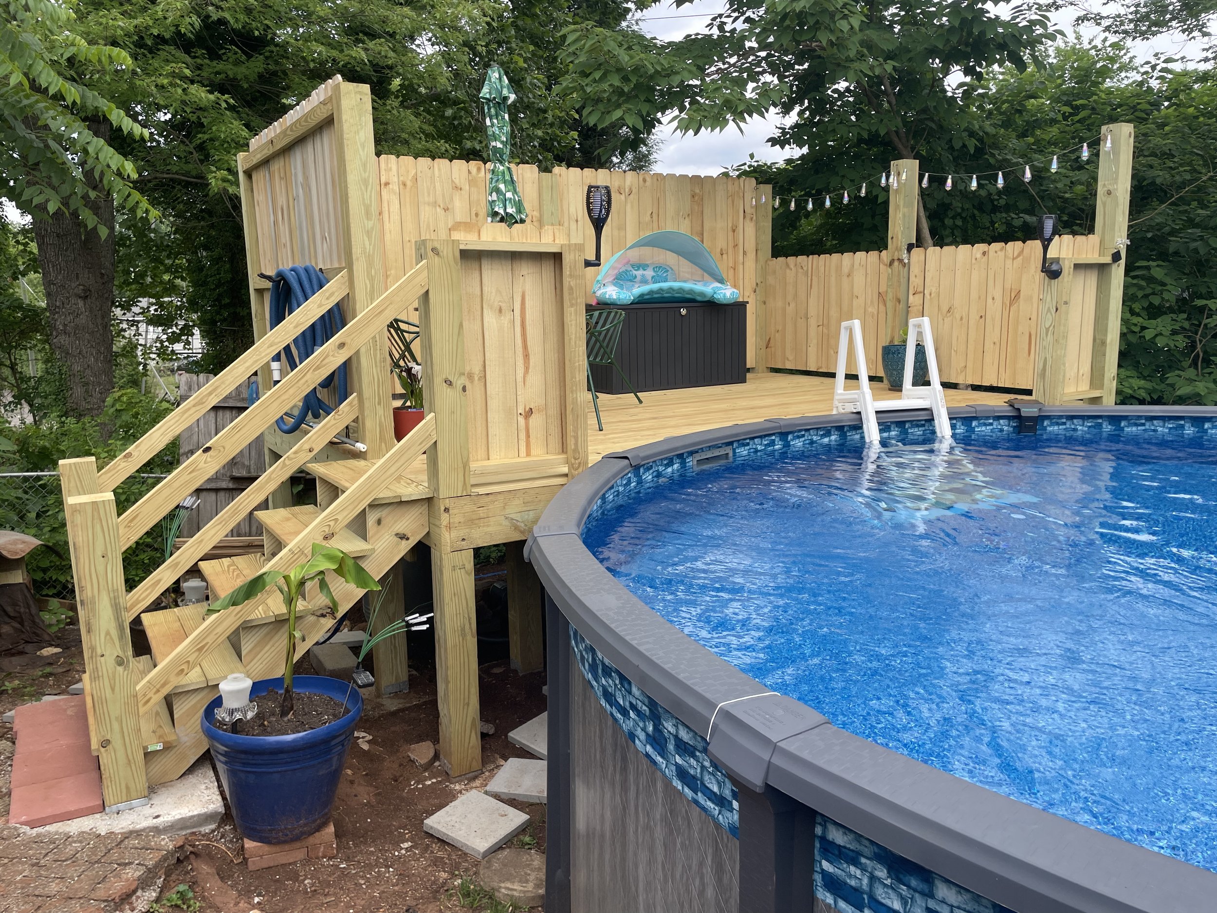 Hot tub privacy deck
