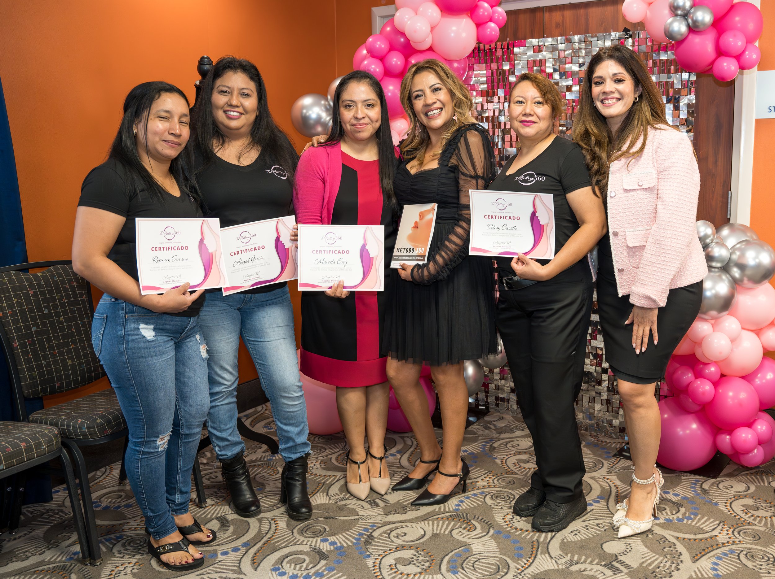 Participantes celebrando su formación dentro del Método 360