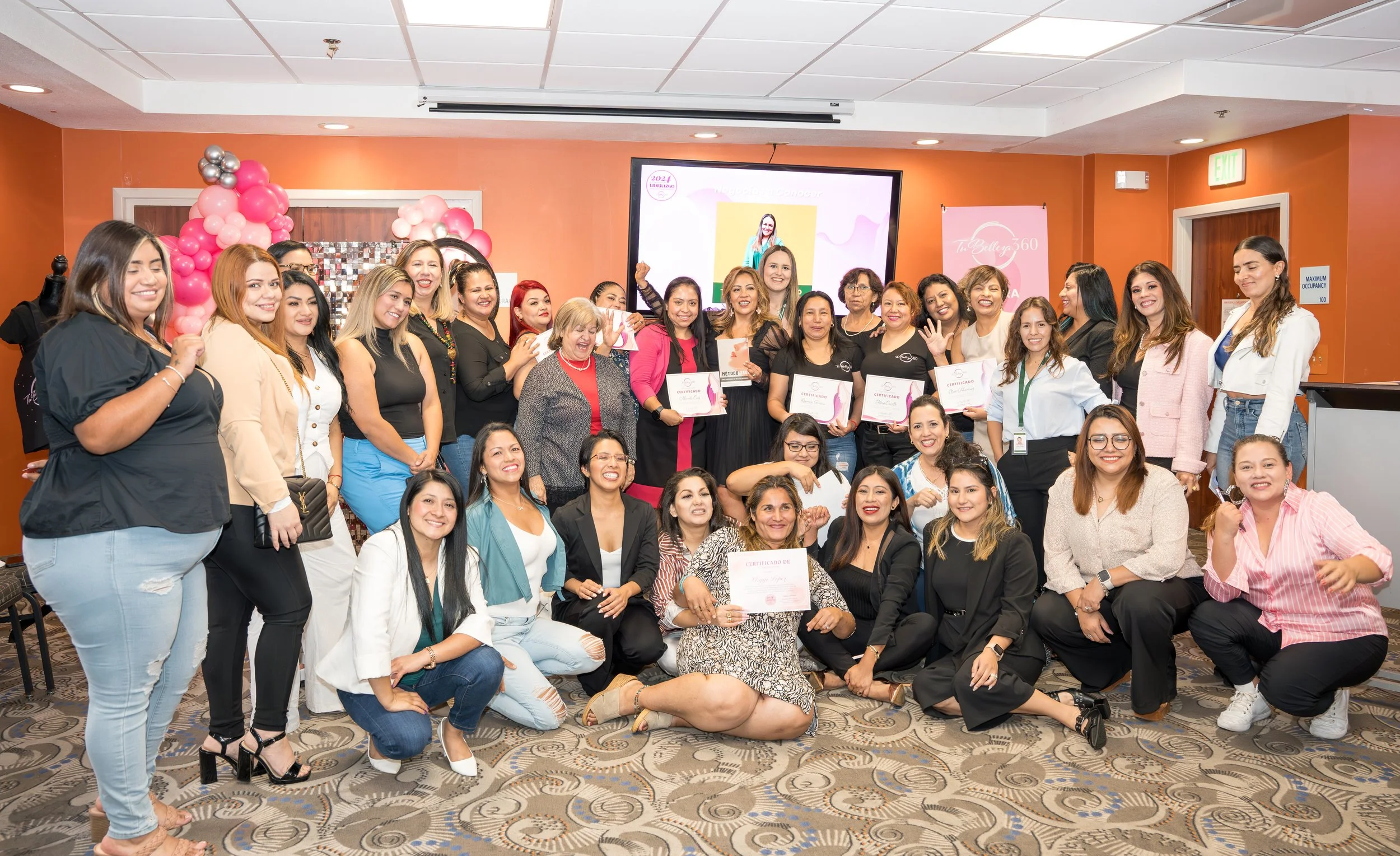 Participantes celebrando su formación dentro del Método 360