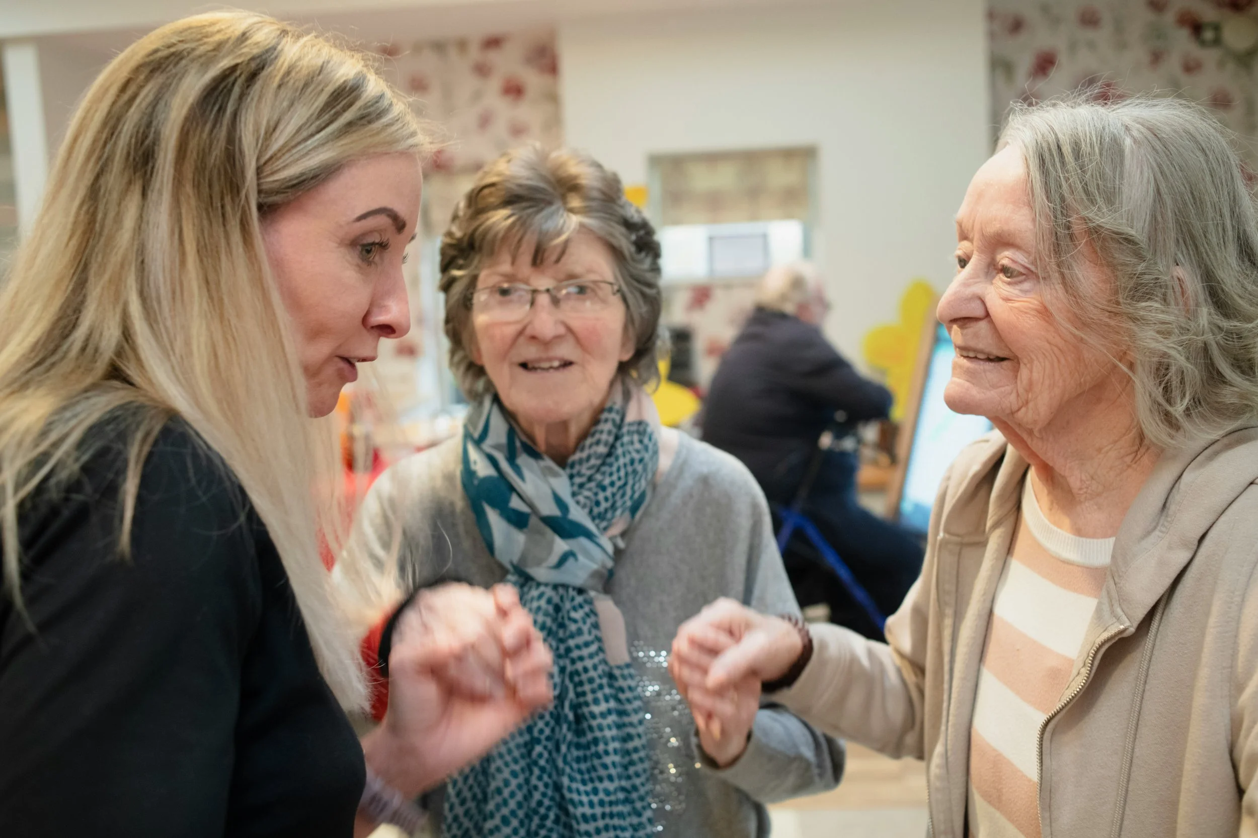 Memory Care vs. Assisted Living in Virginia: How to Know Which Your Parent Needs