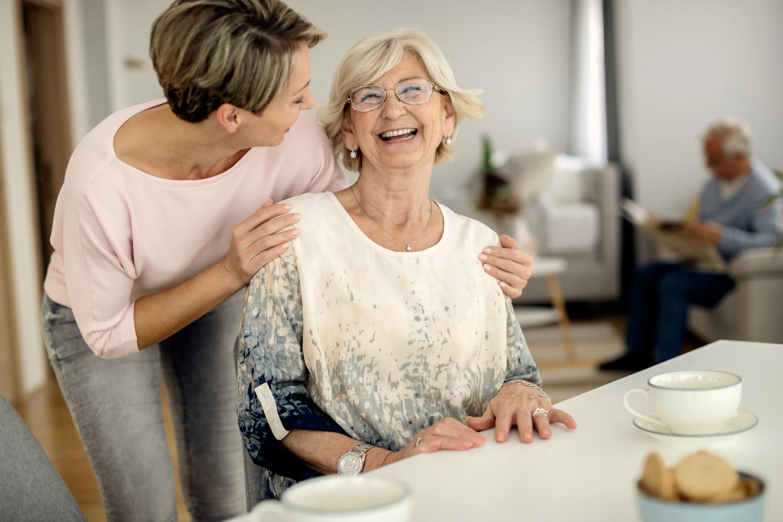 Memory Care vs. Assisted Living in Hampton Roads: Which Does Your Parent Need?