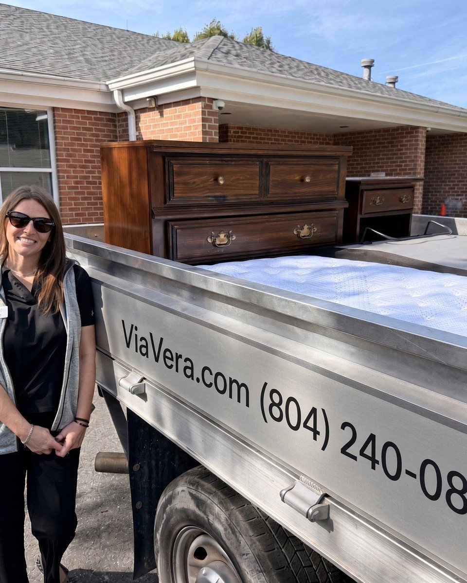 Most advisors stop at the tour. Jenna rented a truck and personally helped Helen &amp; Betty move into their new home at Berkeley at Short Pump. We hope you're both settling in and loving it already. 💚