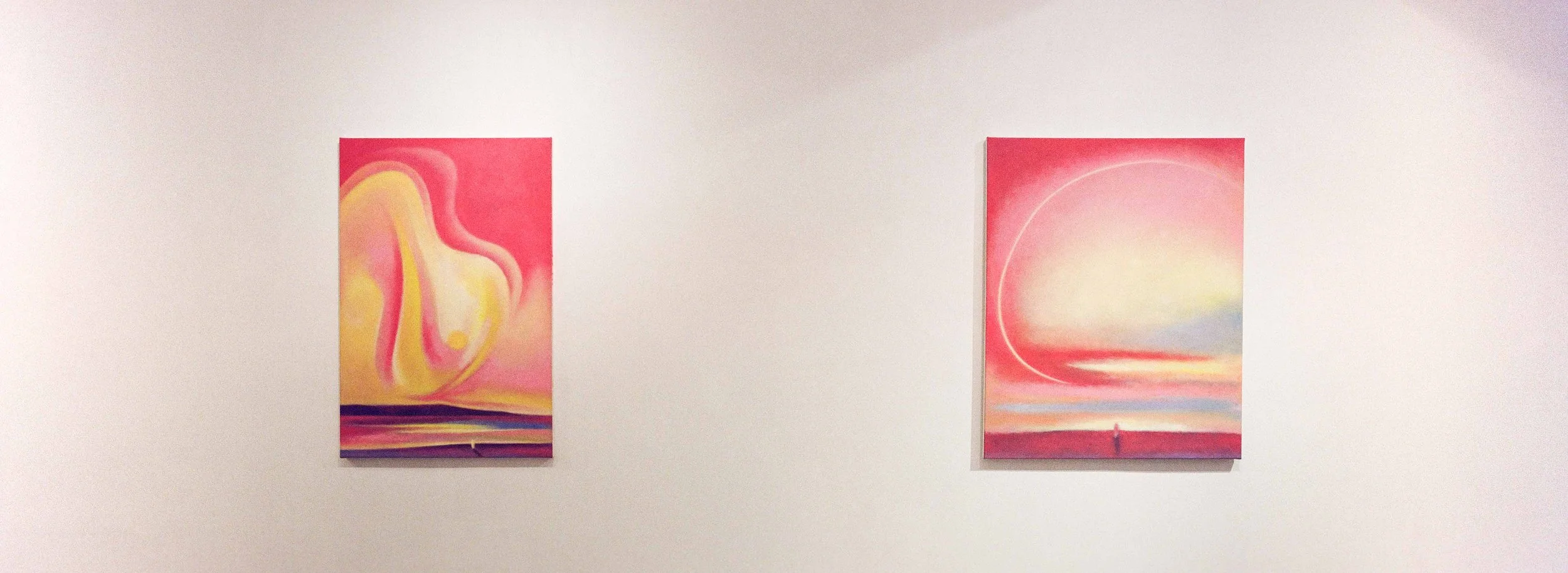 From left: Cleft of Light, 2026, oil and soft pastel on linen, 72.7 × 90.9 cm; 피어난 숨 (Breath into Bloom), 2026, oil and soft pastel on linen, 60.6 × 90.9 cm.