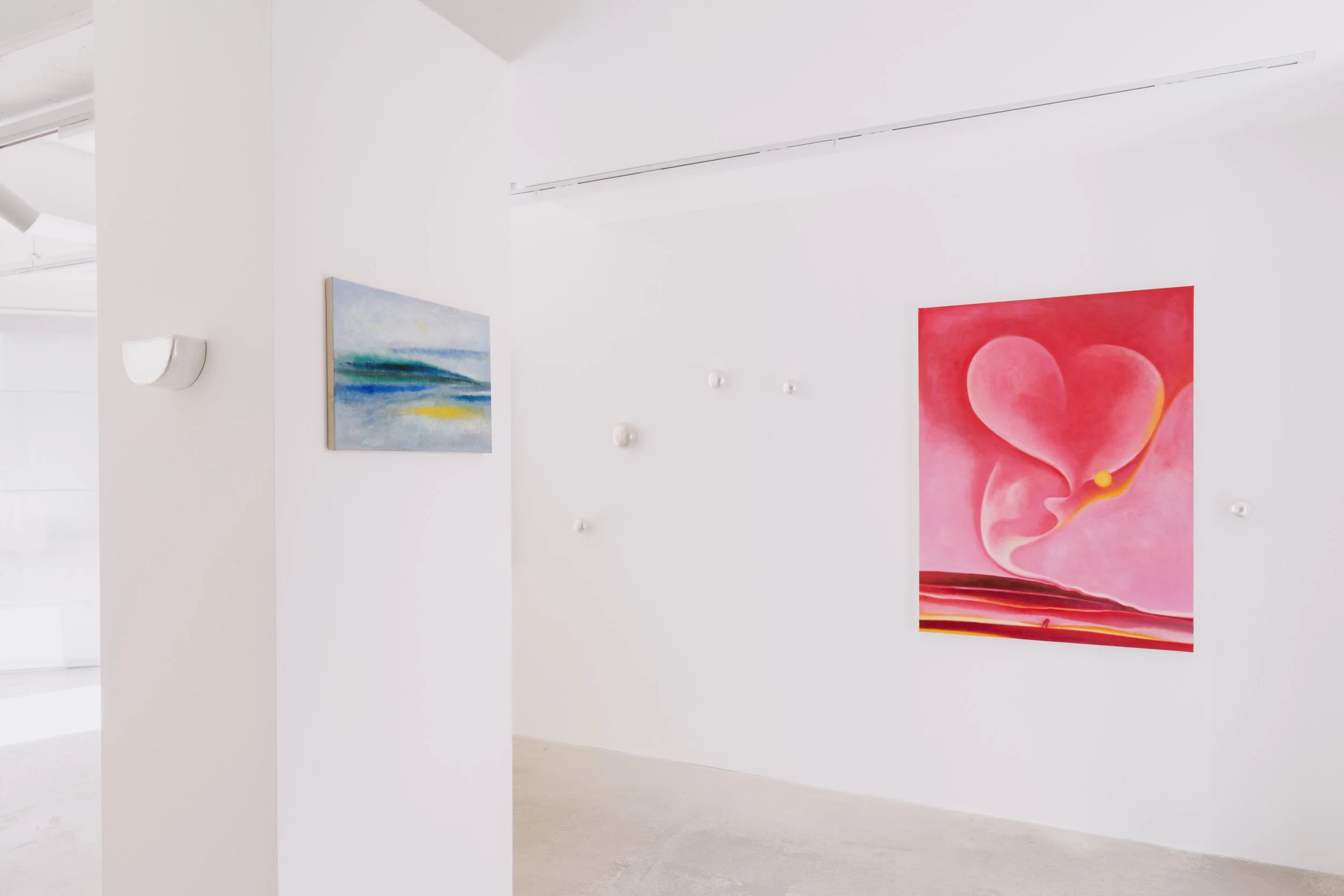 From left: 세계의 틈(all the World is ajar), 2026, Oil and soft pastel on linen, 117 x 91 cm, 아득하고 따뜻한 안개를 마시며(Lighter than fog), 2026, Oil and soft pastel on linen, 33.5x53cm.