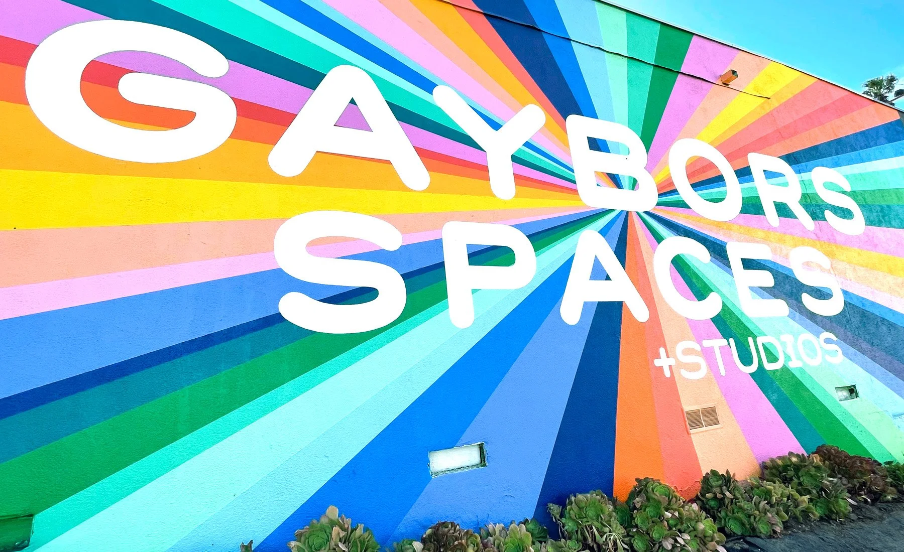 Colorful geometric mural for Gaybors Spaces in Los Angeles by California mural artist Andrew Haan.