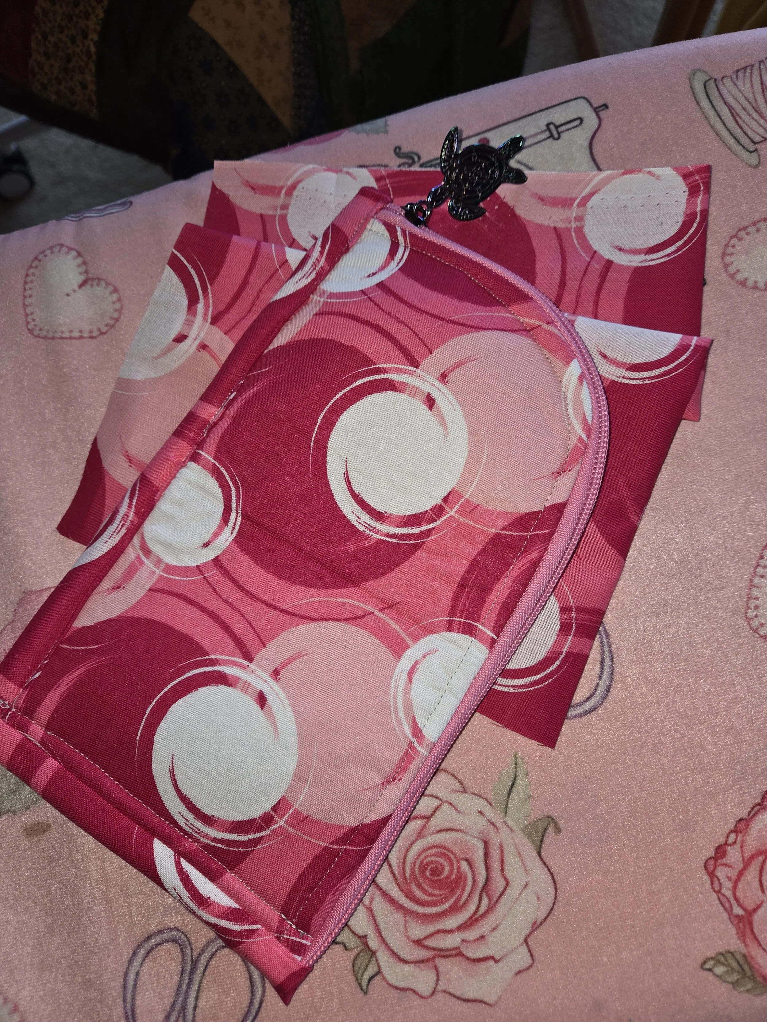 Eyeglass pouch