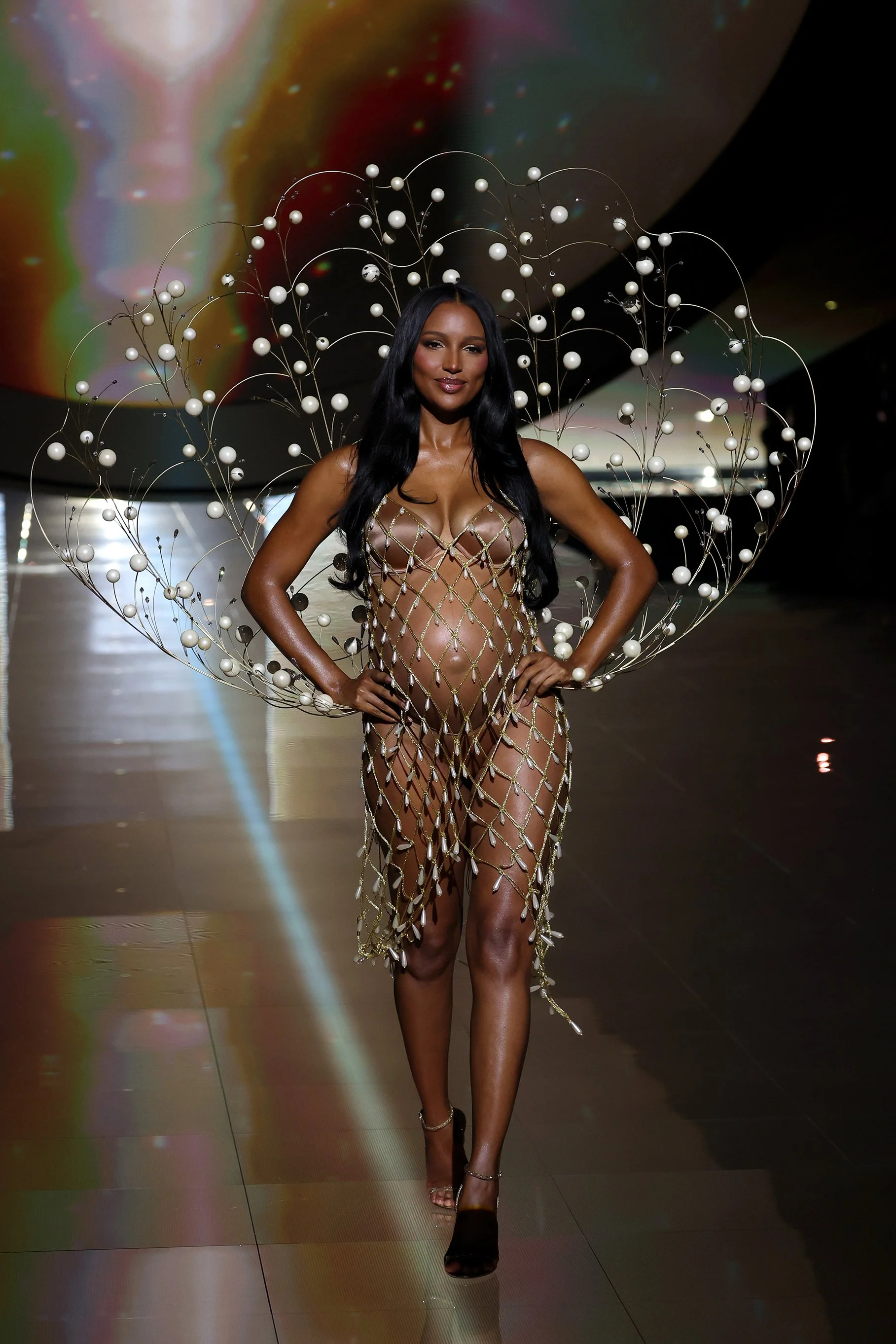 Victorias-Secret-2025-Fashion-Show-Runway-FIRST-LIGHT-JASMINE-TOOKES.jpg