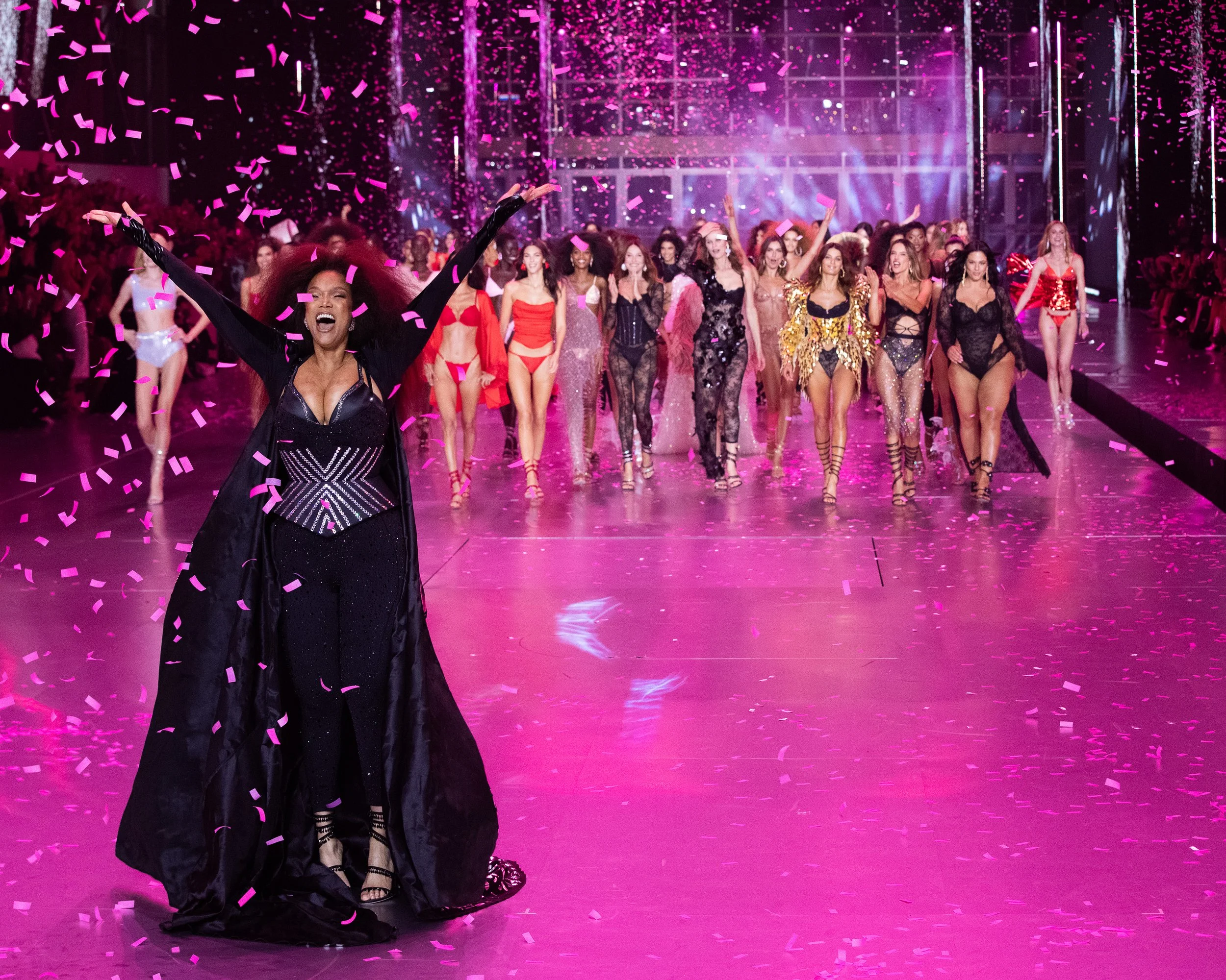Victorias-Secret-2024-Fashion-Show-TYRA-BANKS-VSX-Elevate-Balconette-Catsuit-finale.jpg