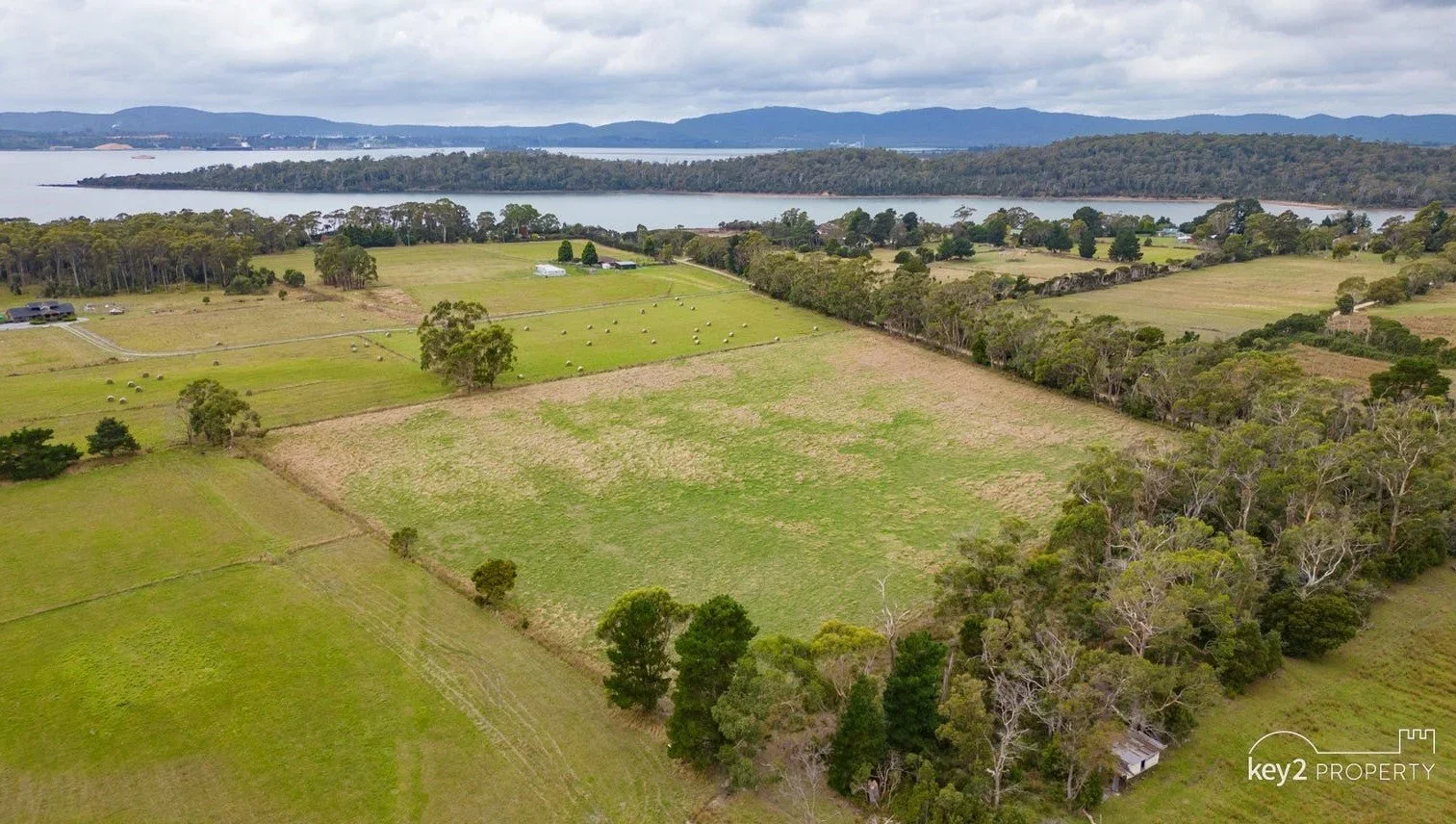 Dream Country Home and Acreage Close to Town