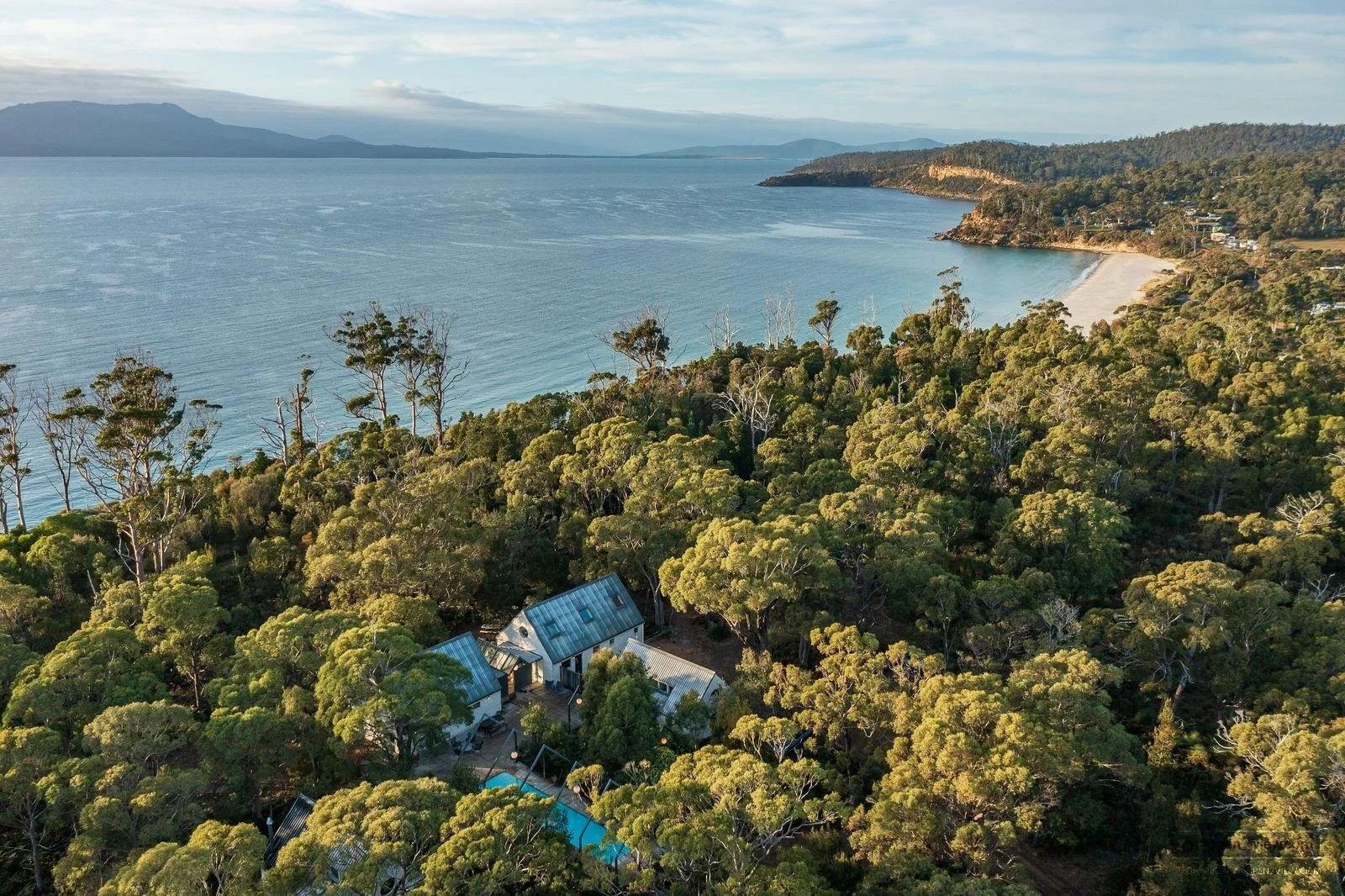 High End Pavilion Style Property in Spectacular Location