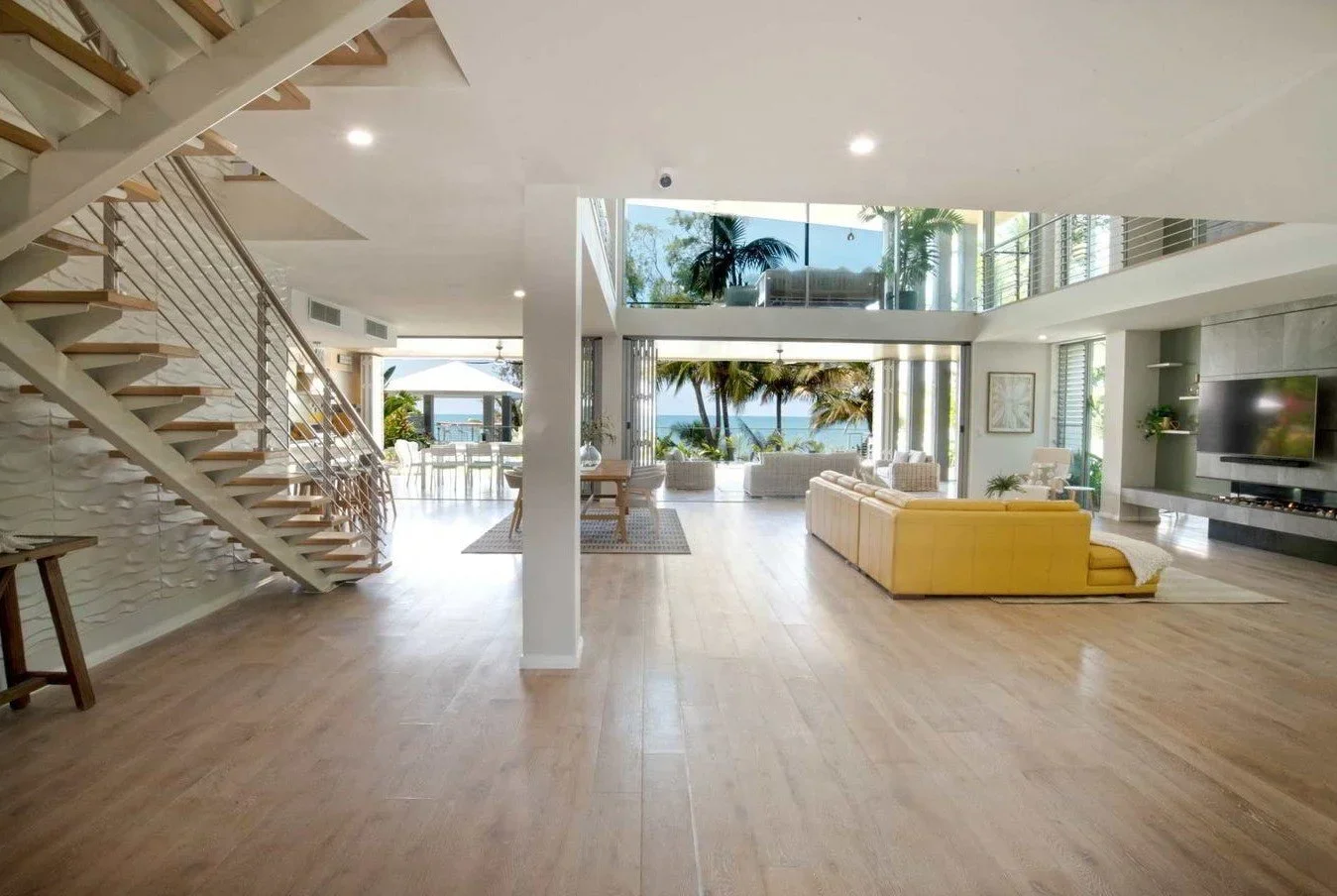 Absolute Beachfront With Panoramic Views