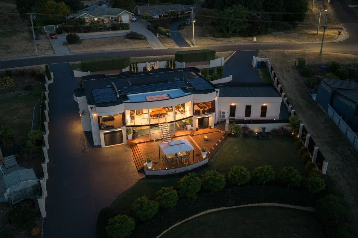 Lakefront Magnificence Designed for Prestigious Living