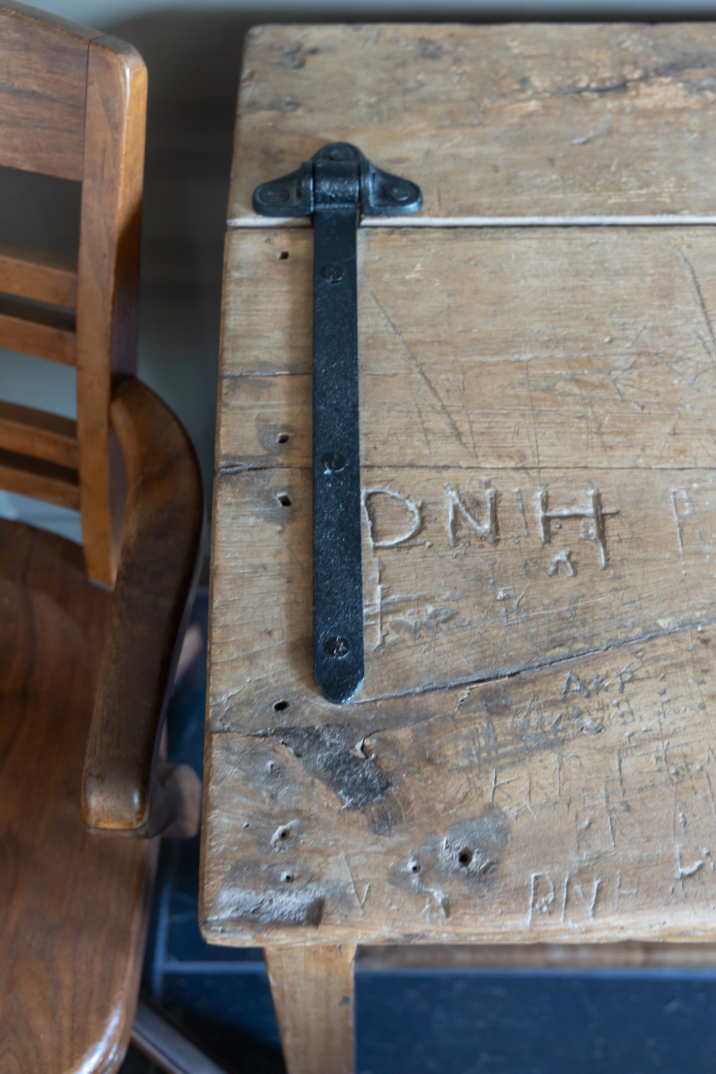 Heffinger Interiors Layering Vintage Into yoru Home -07.jpg