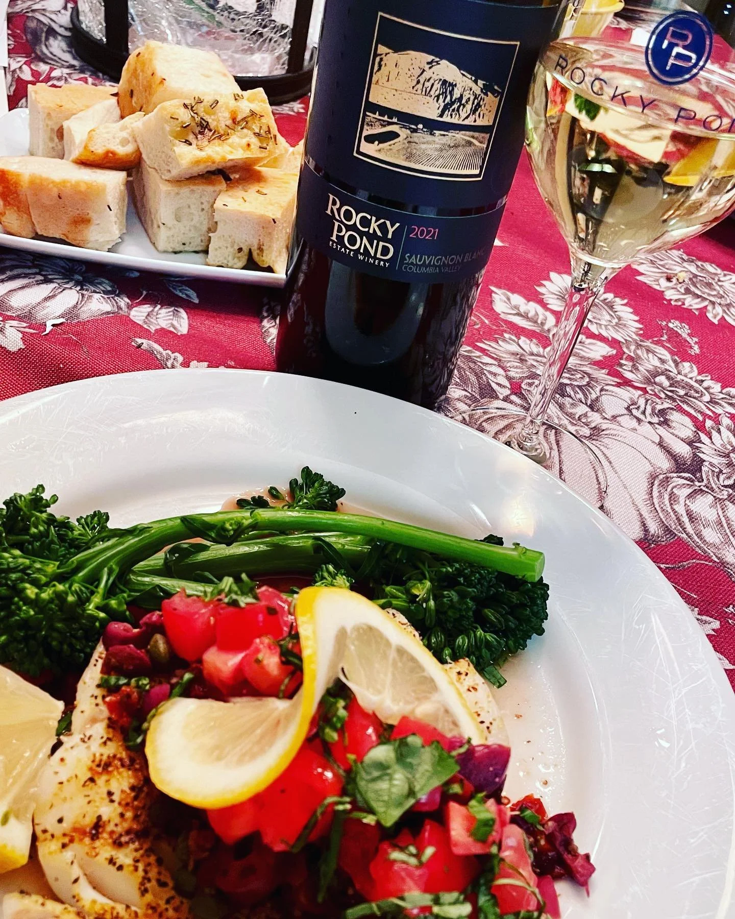 Fresh Icelandic Cod Mediterranean style. Rocky Pond Sauvignon Blanc for dinner at home tonight! #wawine #rockypond #tastingfoodwine