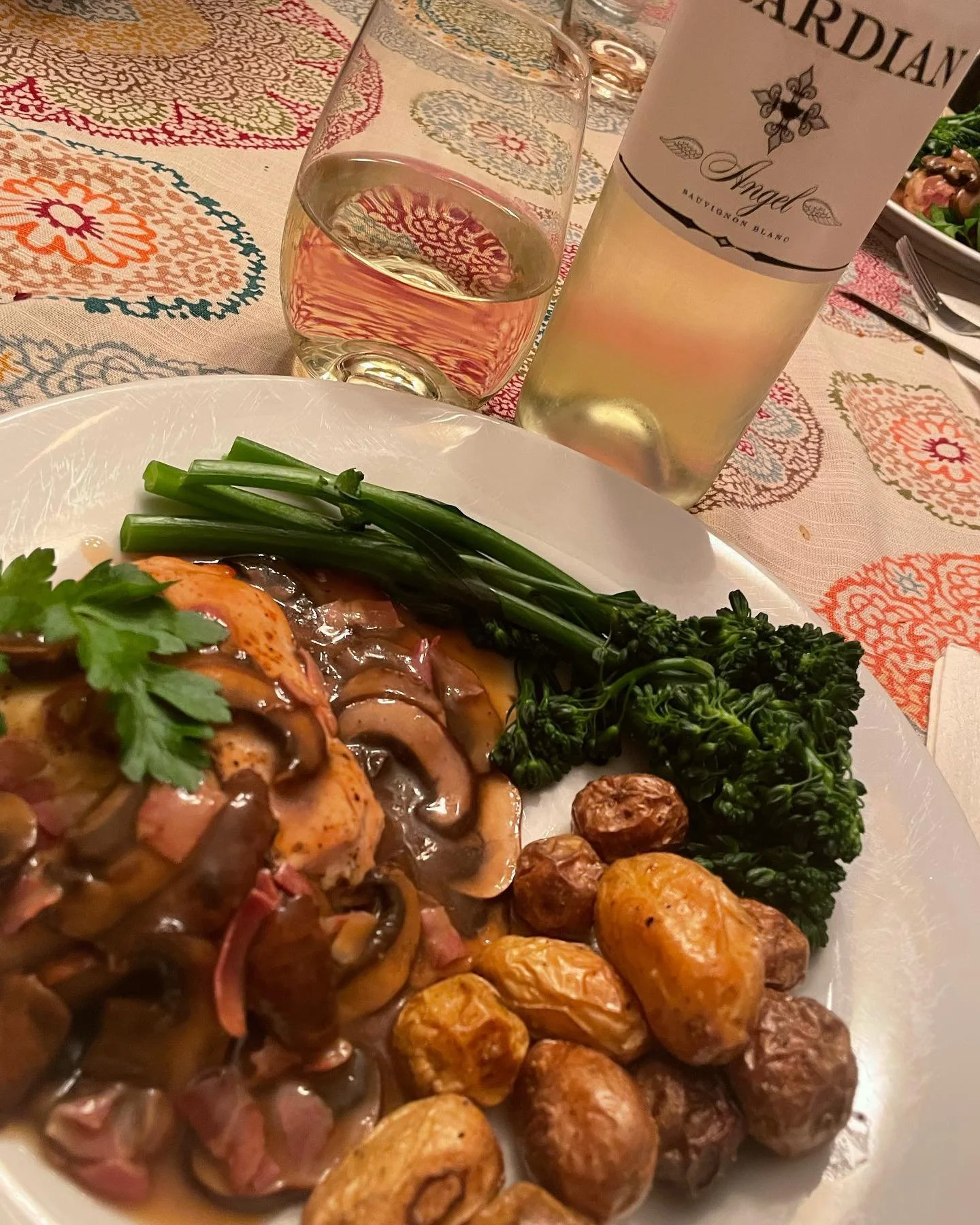 Chicken Marsala with a Guardian Cellars Sav Blanc on a Saturday eve at home. #tastingfoodwine @tastingfoodwine