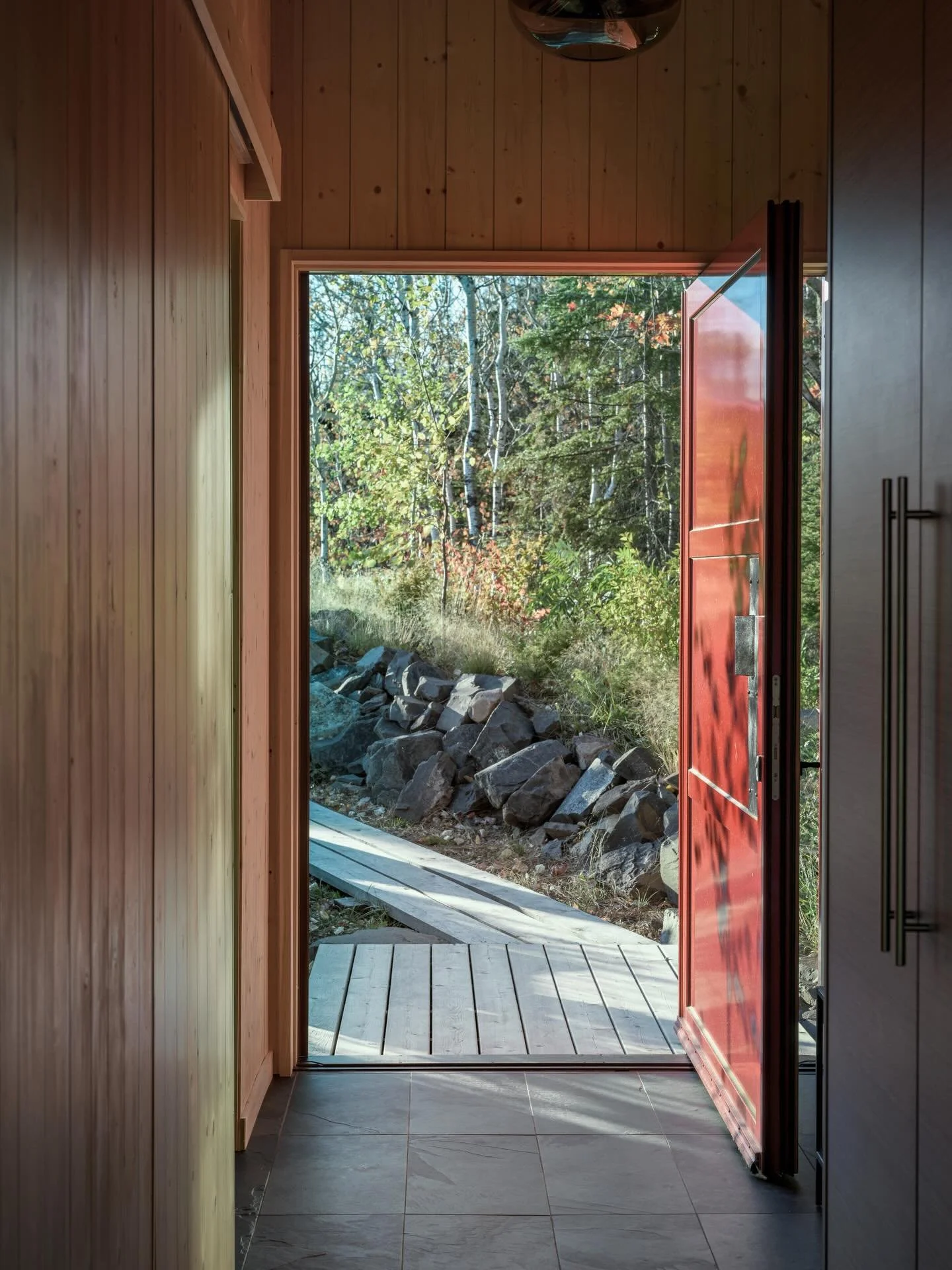 The landscape at Burnt Rock brings the adjacent meadow and woodland in to meet you at the front door.

Boulder landforms blanketed with native grasses, juniper, aspen, and sumac stitch the site into its natural surroundings. 

Architecture: @olsonkun