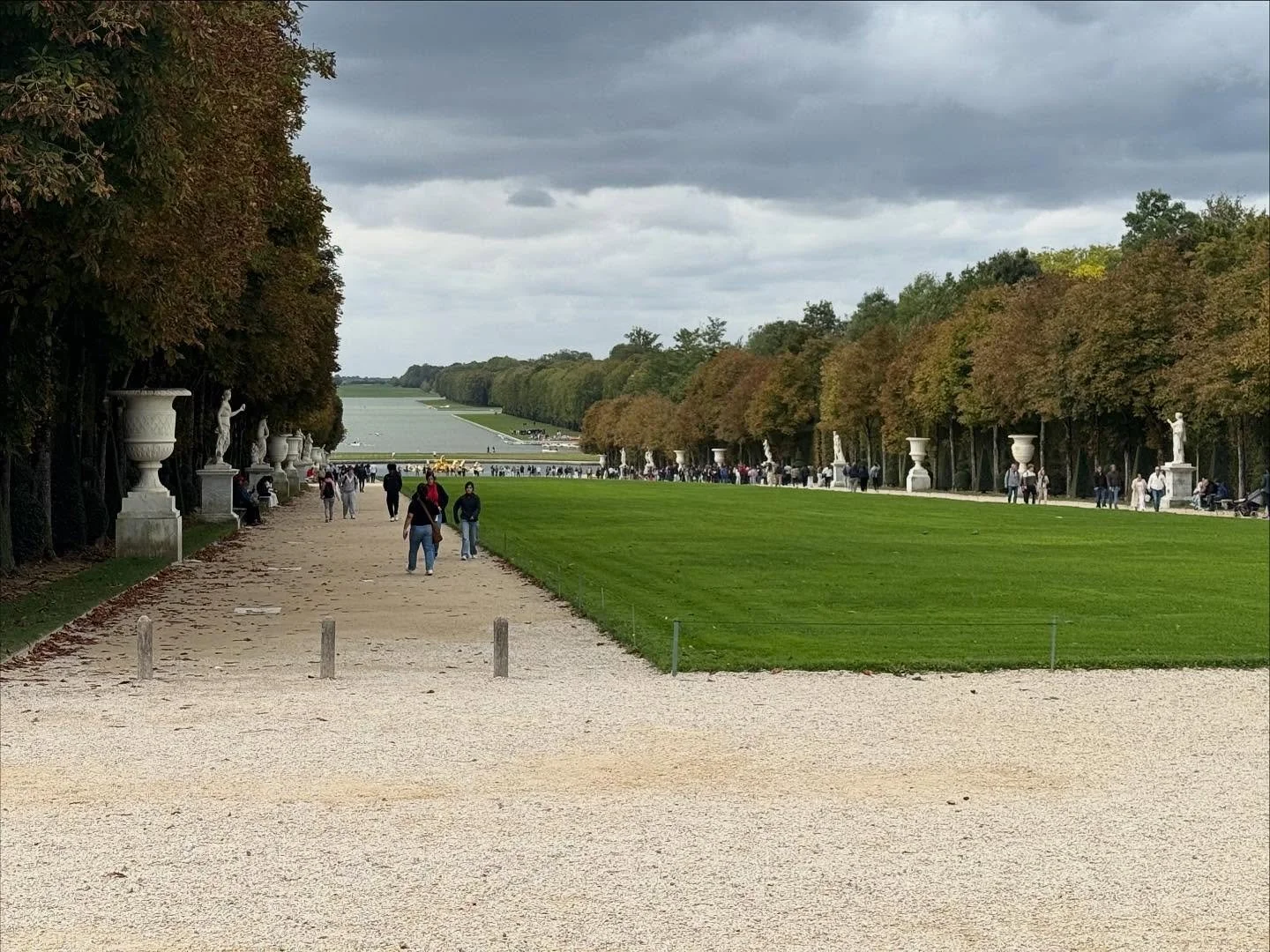 Favorite Jardins in France 🇫🇷 (in no particular order). Thanks to all for the recommendations 🙏. Excited to share a quick photo summary of visited landscapes! 

1) Gardens of Versailles: Grandiose symmetry/formality and 300 years of perpetual main