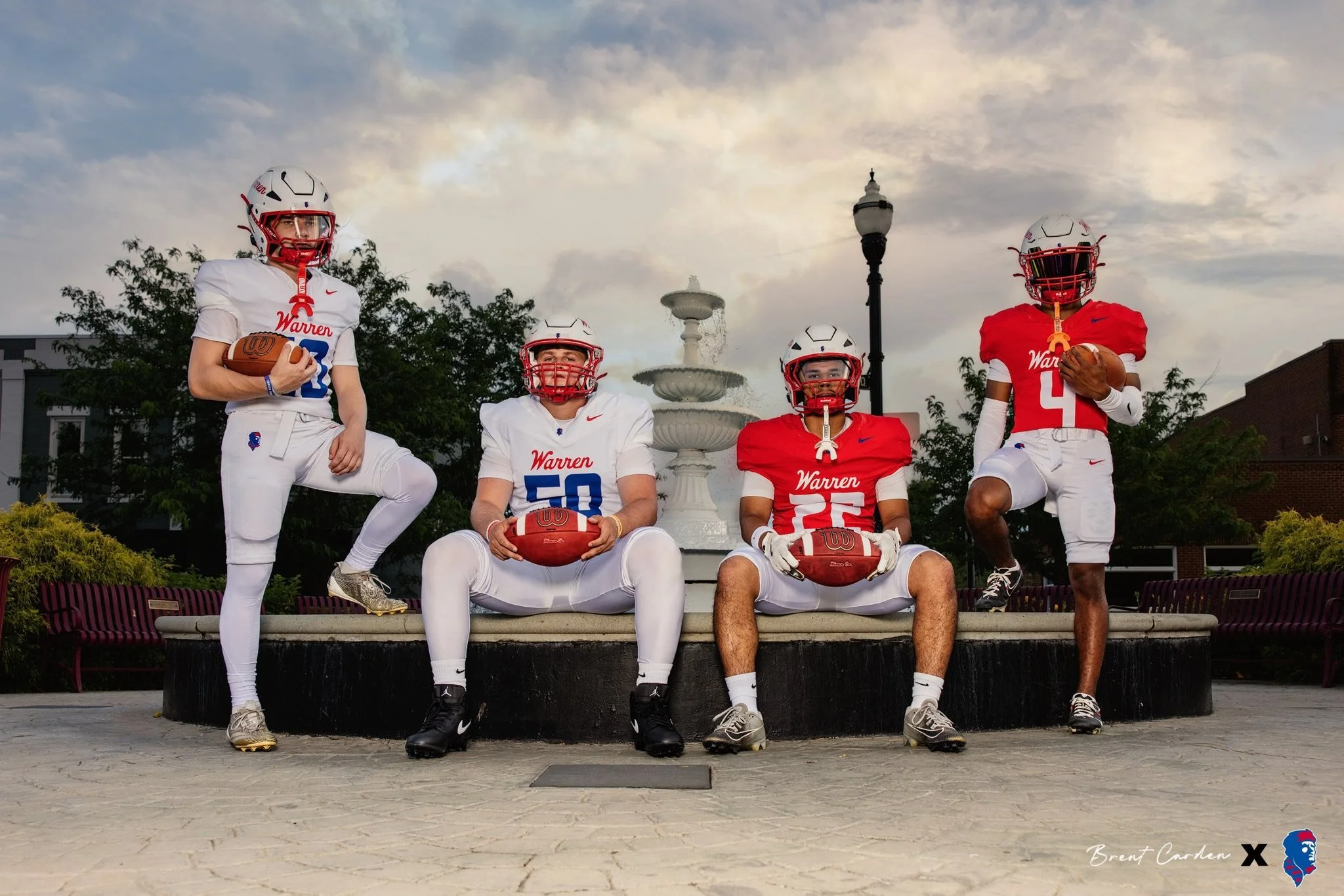 Pioneers Unveil New Uniforms</span>