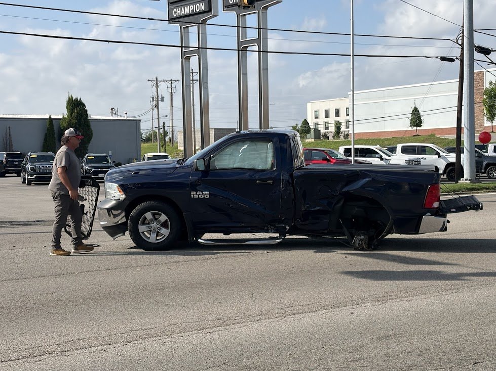 Three injured in morning wreck