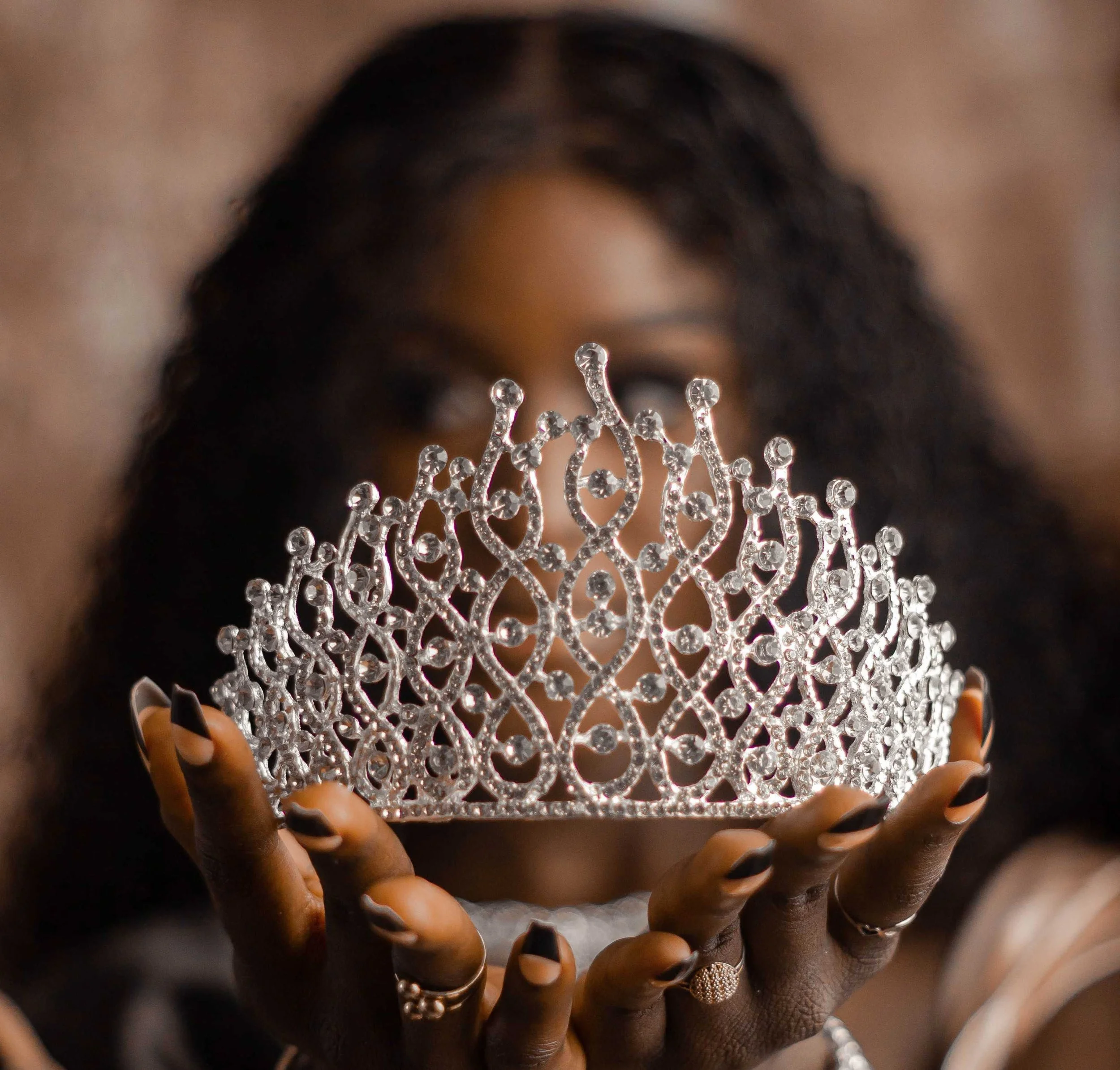 GET READY TO CAPTURE A CROWN