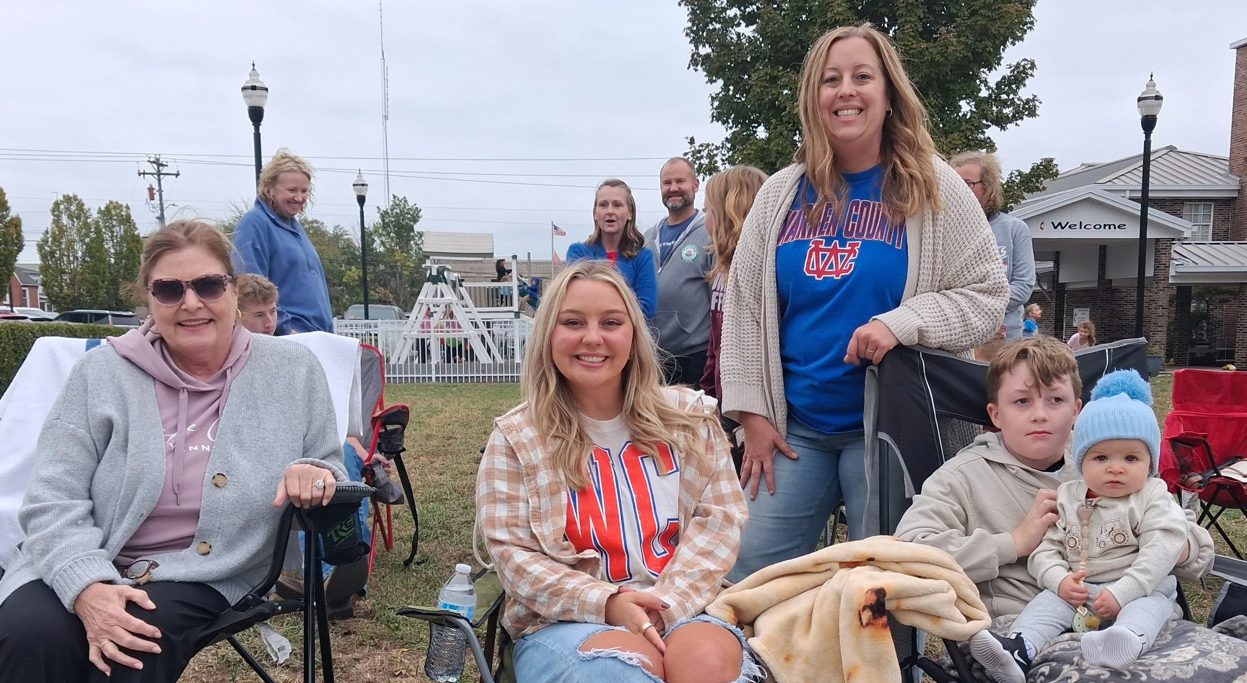 Parade crowd3.jpg