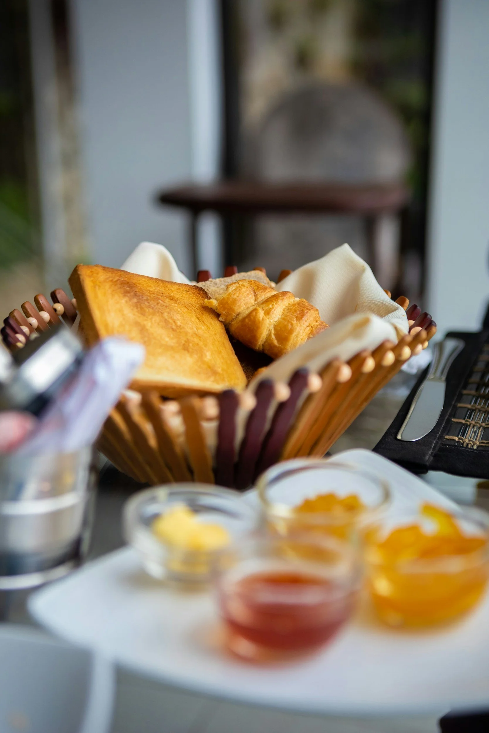 Guest enjoying a luxury hotel breakfast as part of an immersive hospitality experience