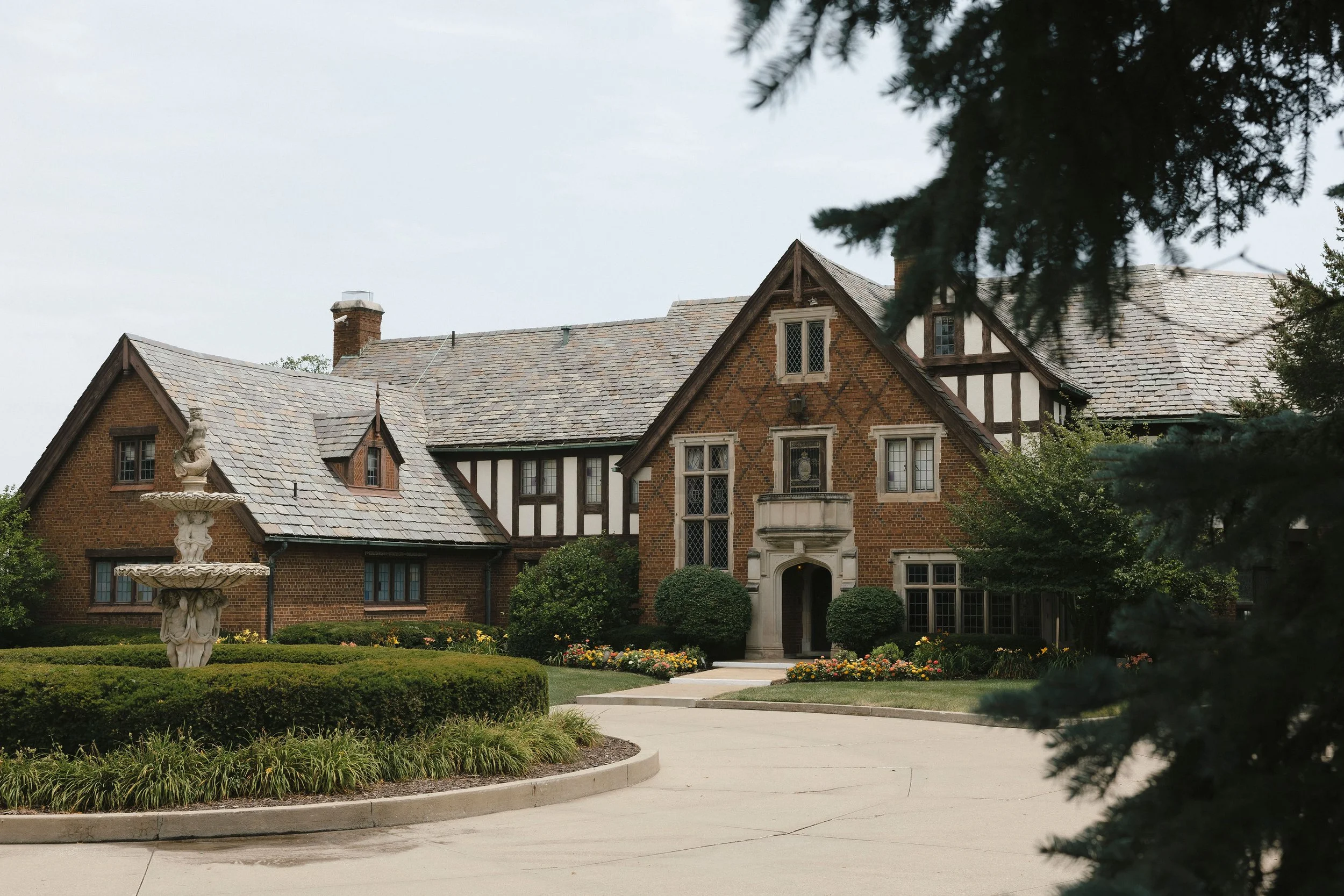 8 Des Moines Wedding Venues for an Editorial Wedding
