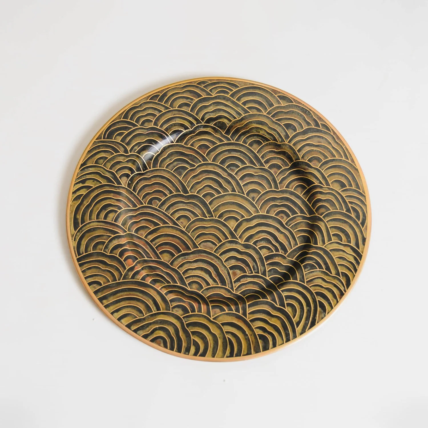Hua Design Charger | Black and Amber