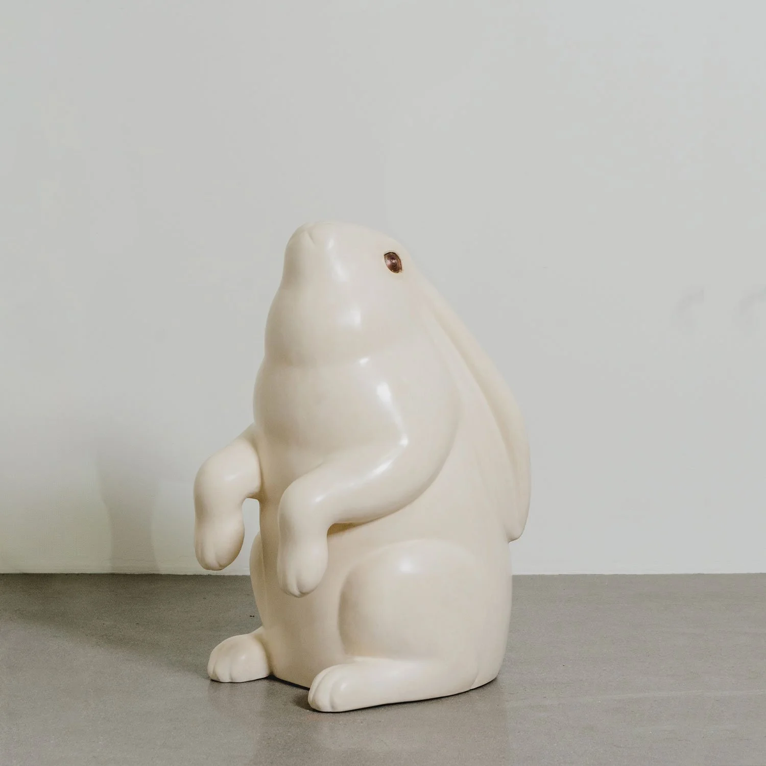 Sitting Rabbit | Cream Lacquer