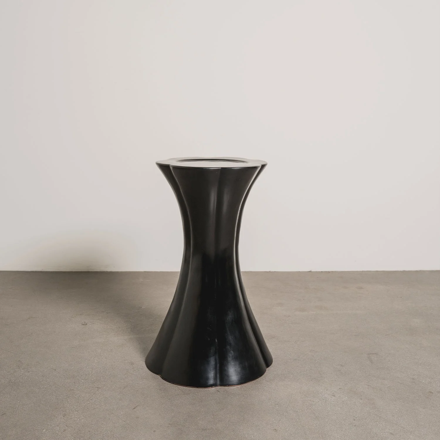 Lobed Petal Stand | Black Lacquer