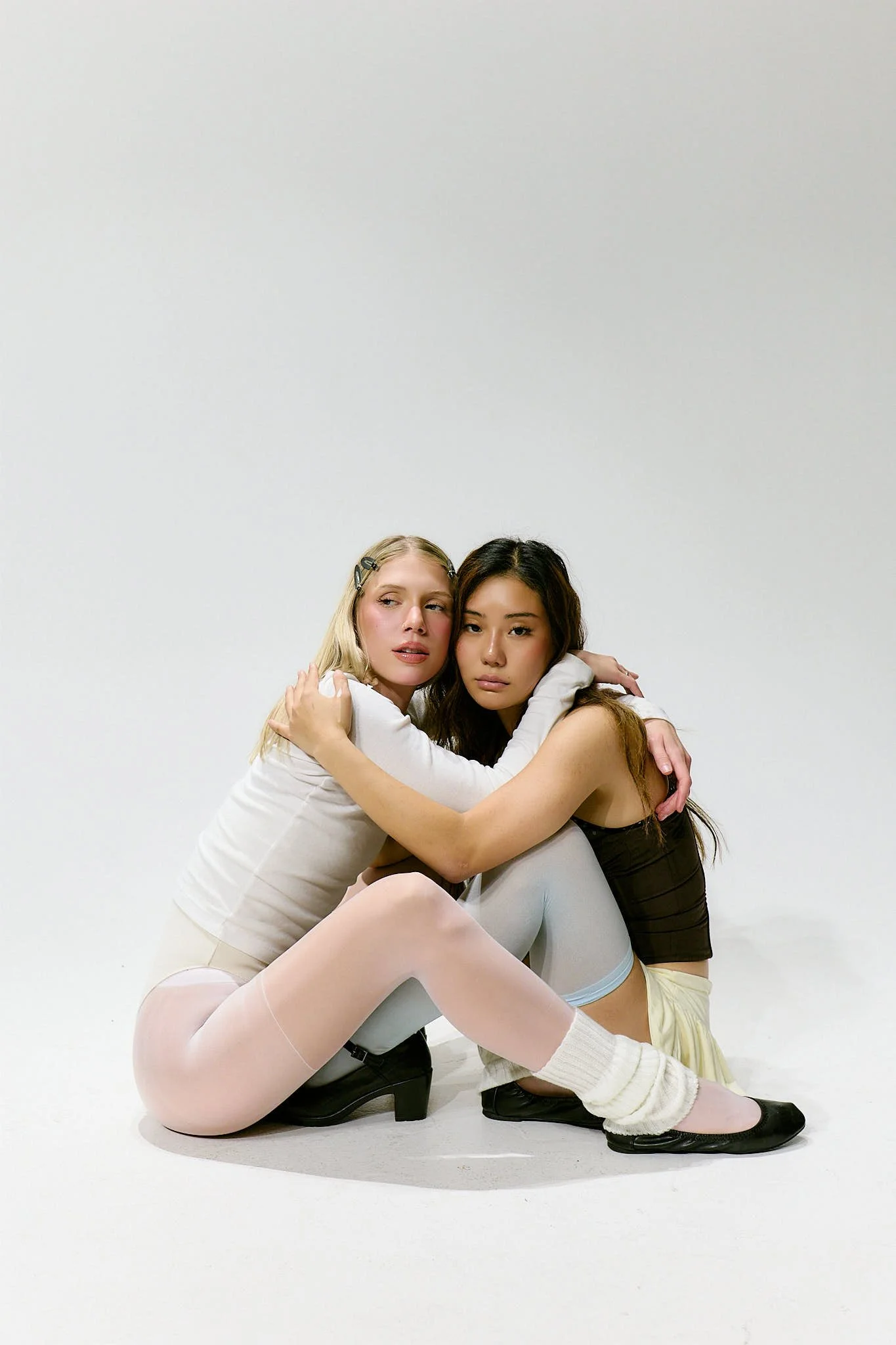 MODELS ARIEL BRAY  & MAIA SHOT ON CAMERA BY TRAVELING DENVER PHOTOGRAPHER, VUNDRR, IN LOS ANGELES CALIFORNIA