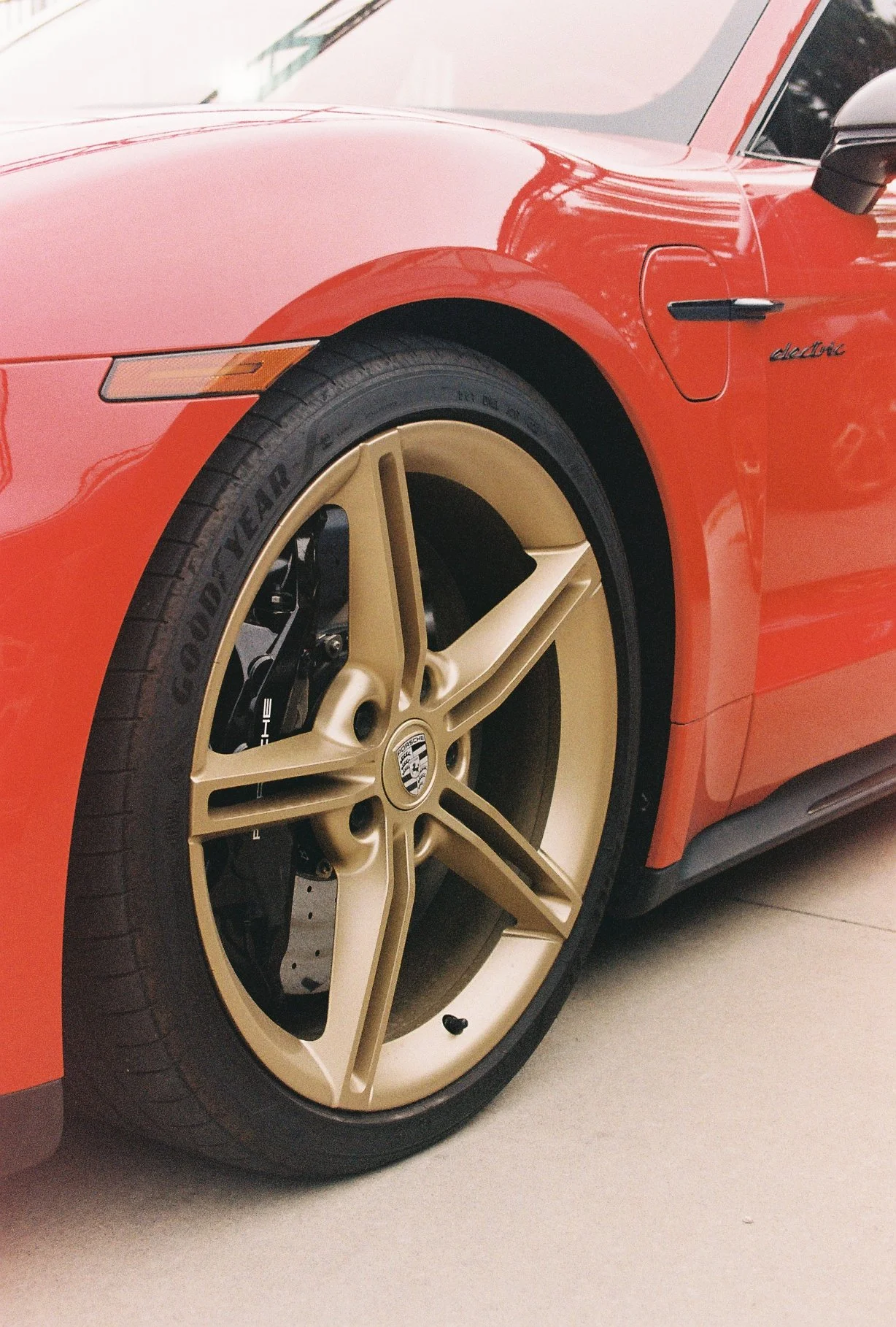 R1-01933-010A.JPG
