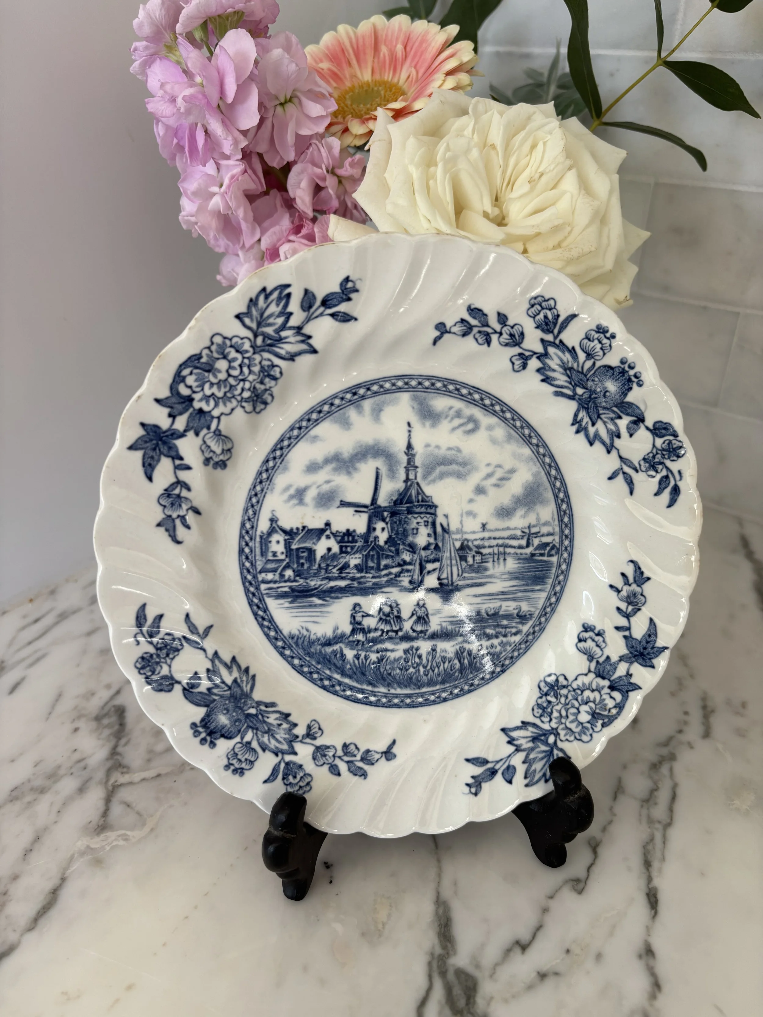 Vintage Johnson Brothers "Tulip Time" English Ironstone display plate