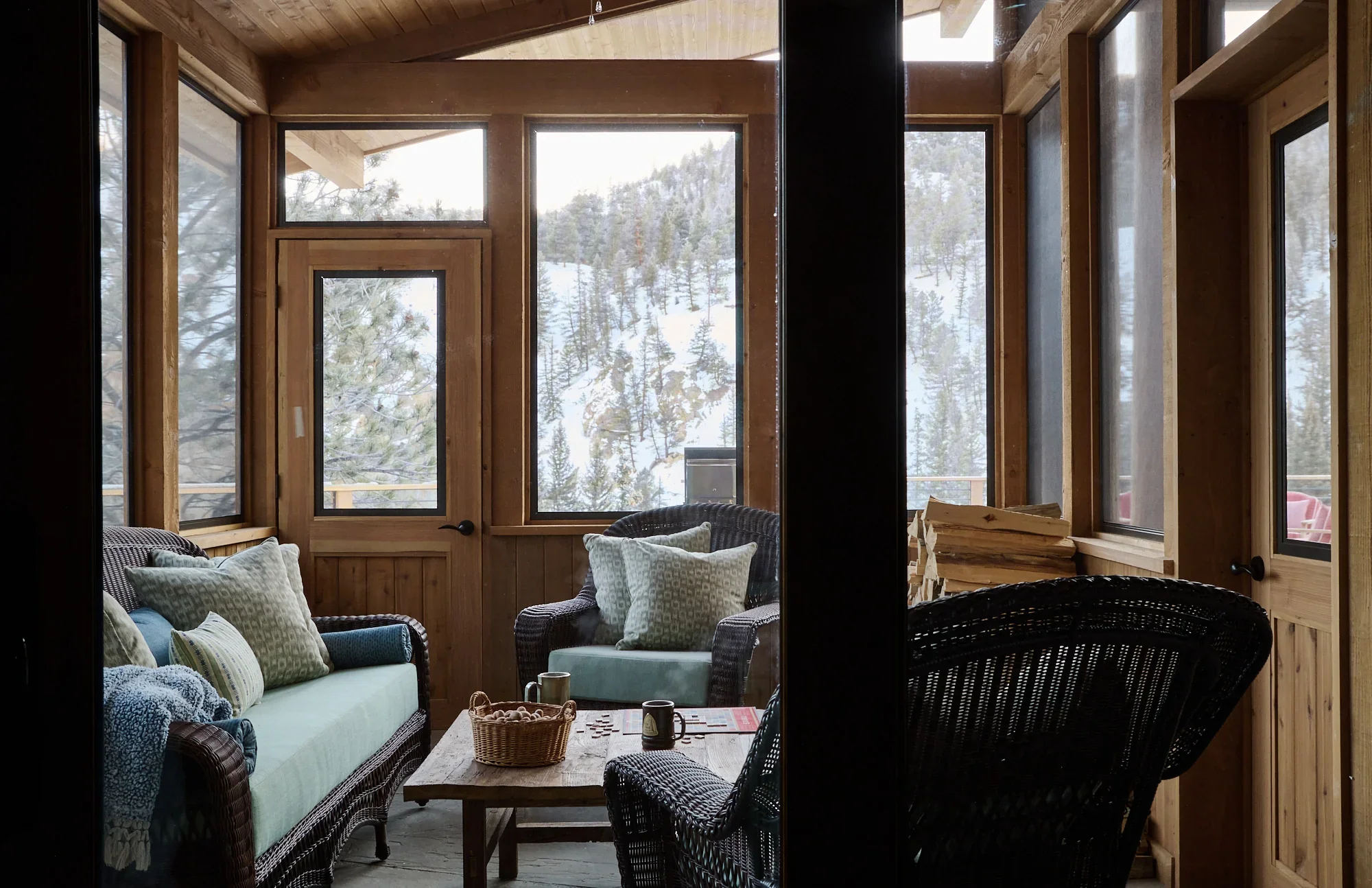 colorado_cabin_patio_1_206.webp