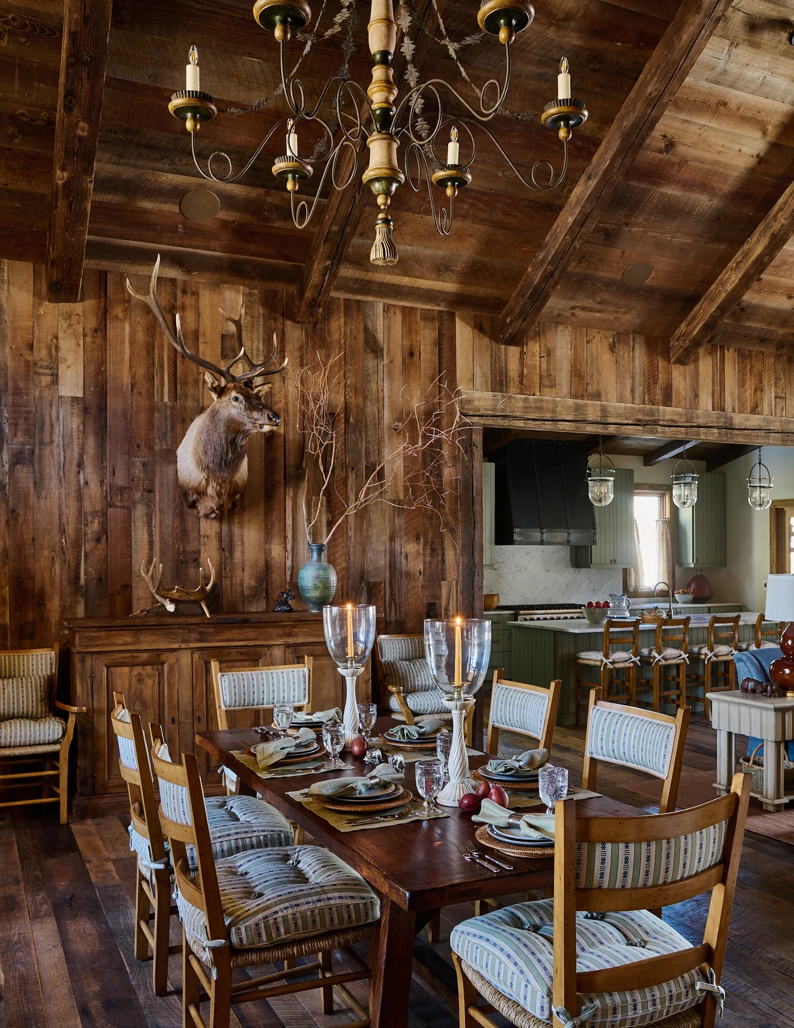 colorado_cabin_dining_rm_1_084_e5382ee8-522b-4237-993c-28b1f916977a.webp