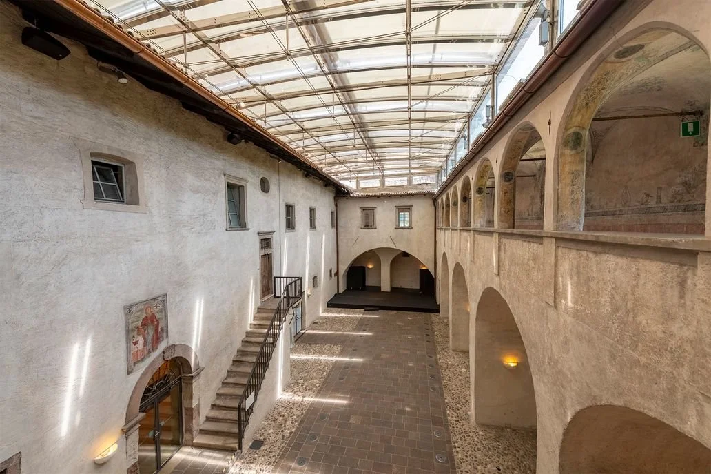 Kröss Innenhof.jpg