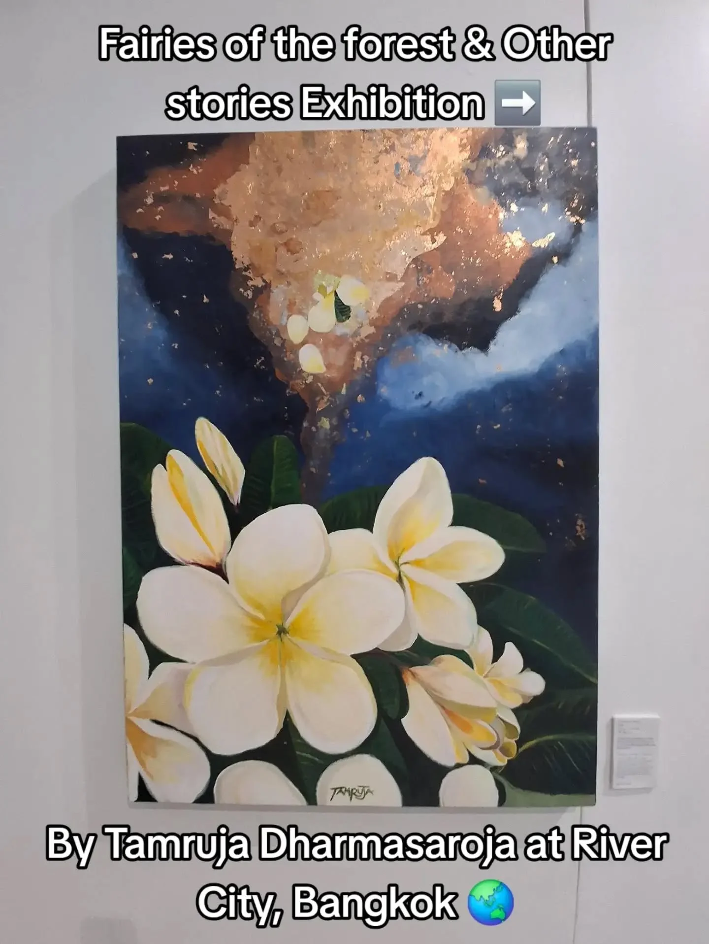 I went to this mystical solo exhibition at River City, Bangkok.

I especially like the gold metallic sections that are often featured in this artwork because they sparkle! ✨️

My favourite piece is the happy flower.

Alice 💙

#artgallery #soloexhibi