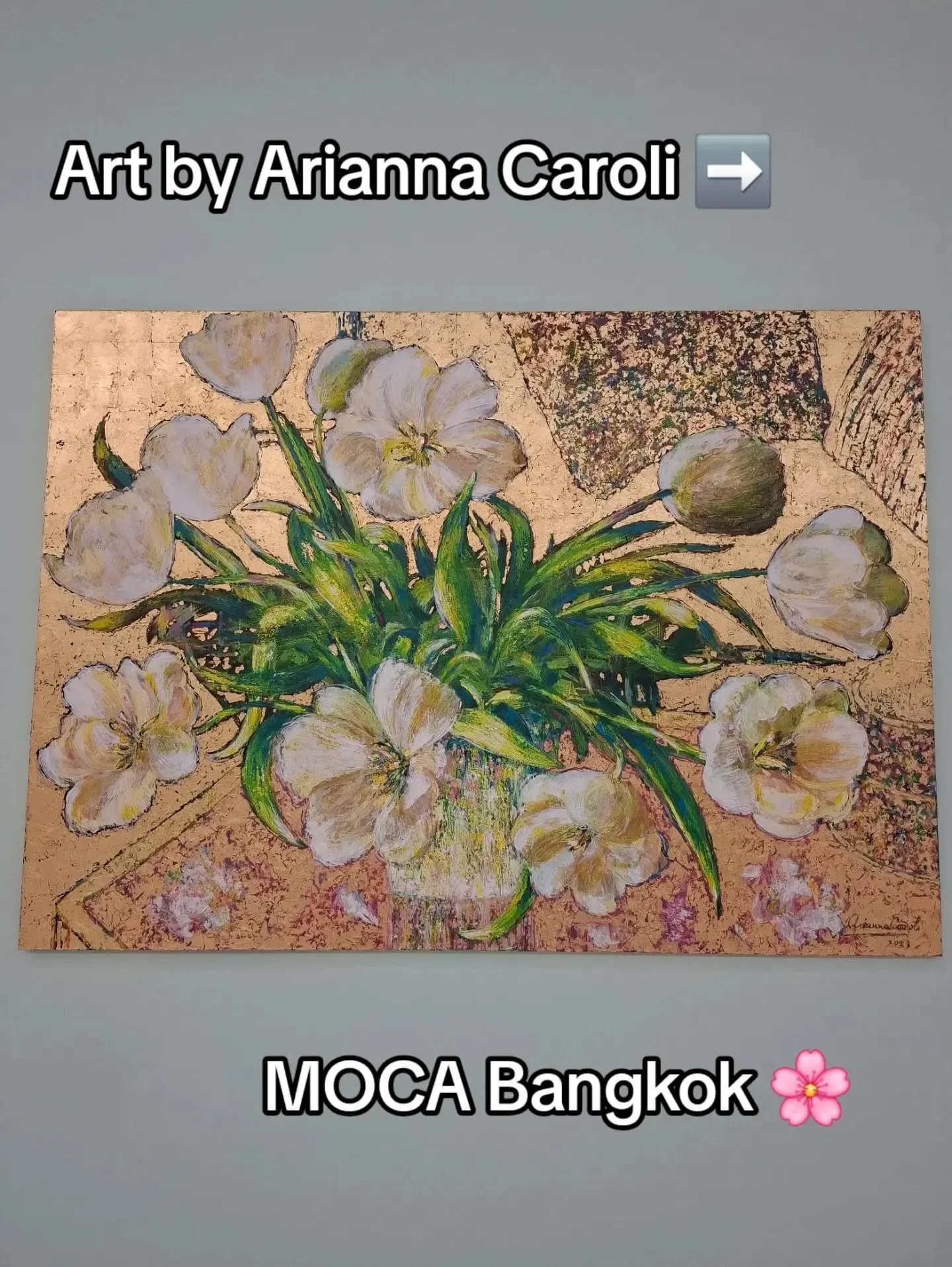 These flower paintings are so pretty 🥰.

I really like the ones with the gold background ✨️.

#artexhibition #flowerpaintings #bangkok #painting #gallery