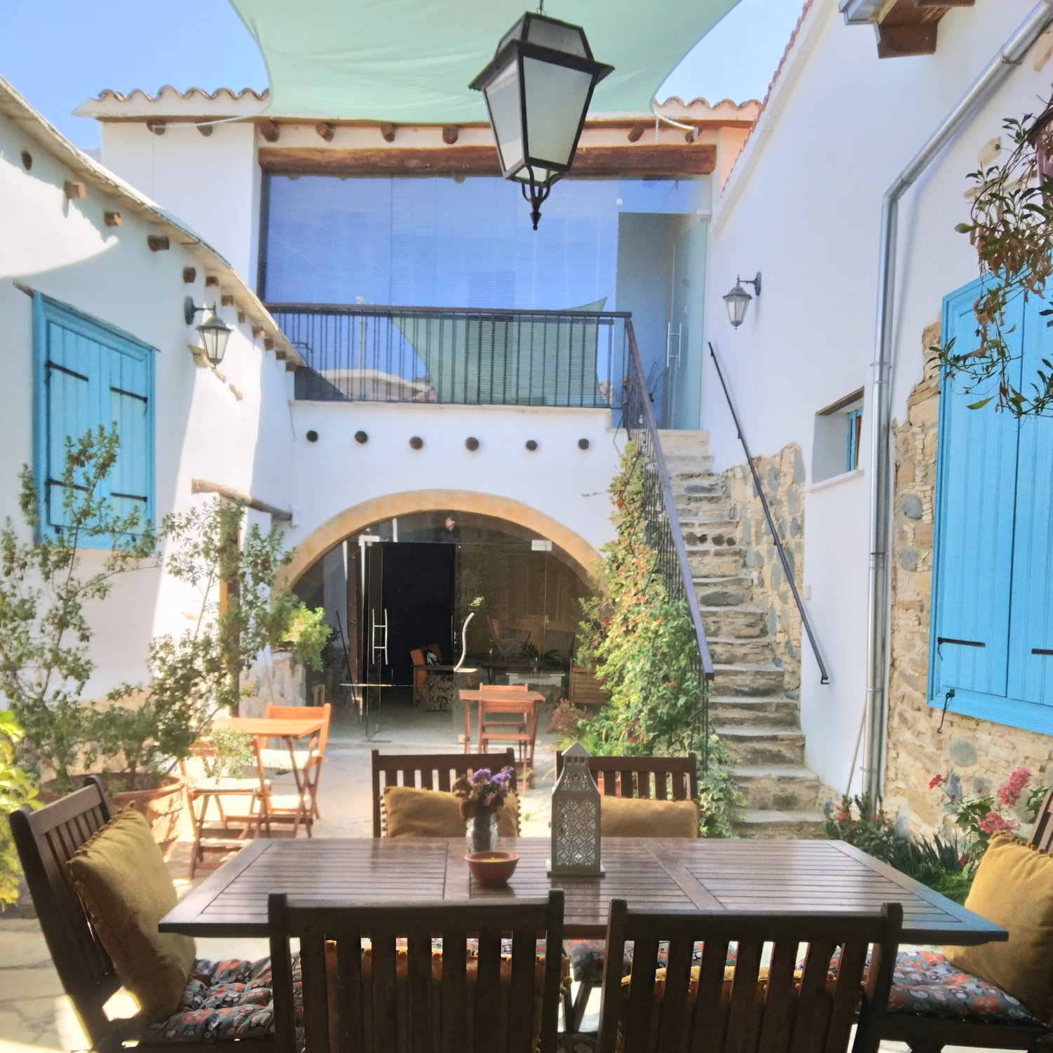 Aperanti courtyard