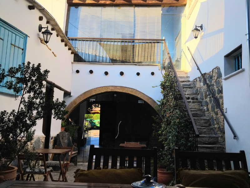 Aperanti Agrotourism courtyard