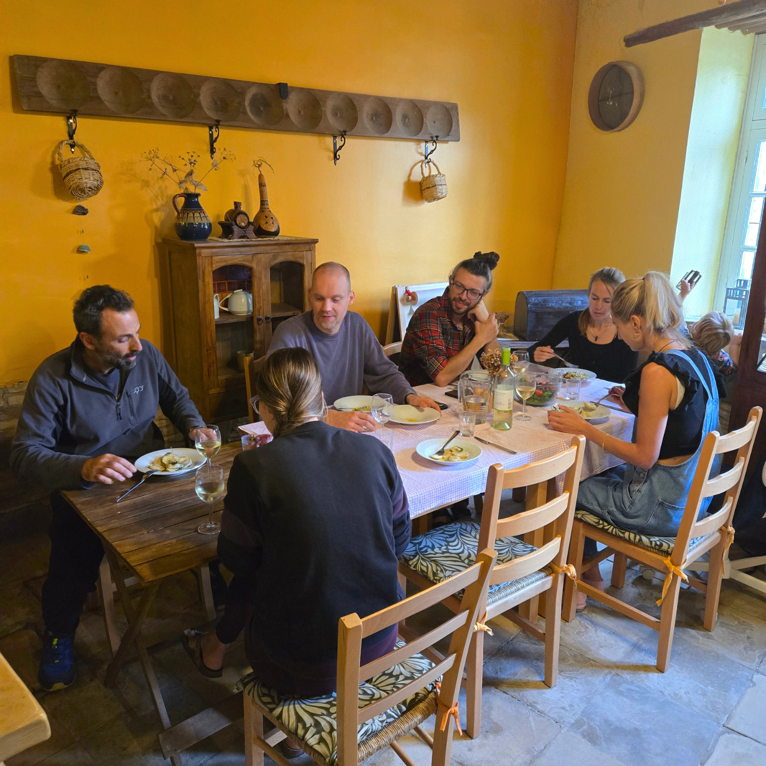 Colivers eating at a table