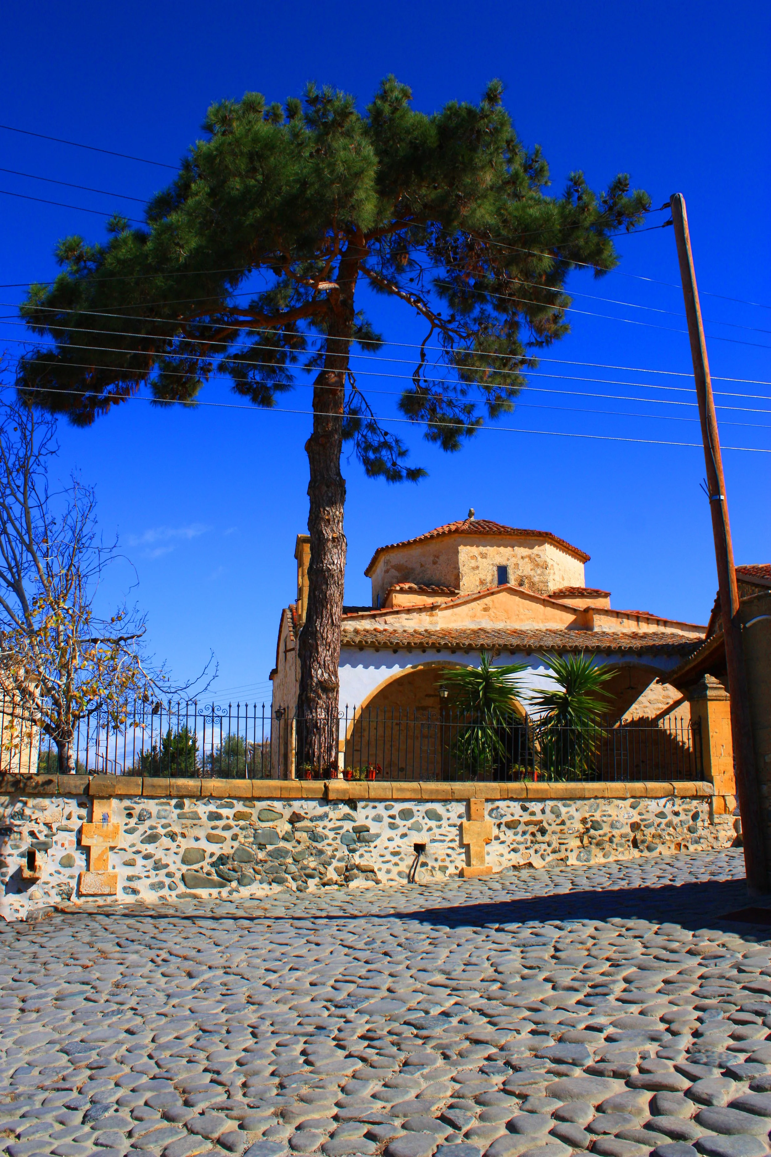 Historic building in Pera Orinis