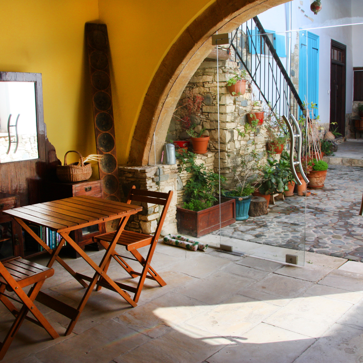 Recreational area at the entrance of Aperanti